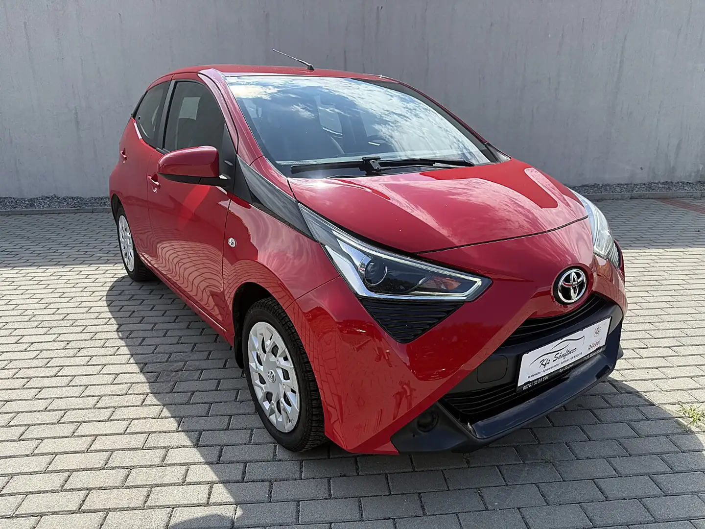 Toyota Aygo 1,0 VVT-i x-play Rot - 1