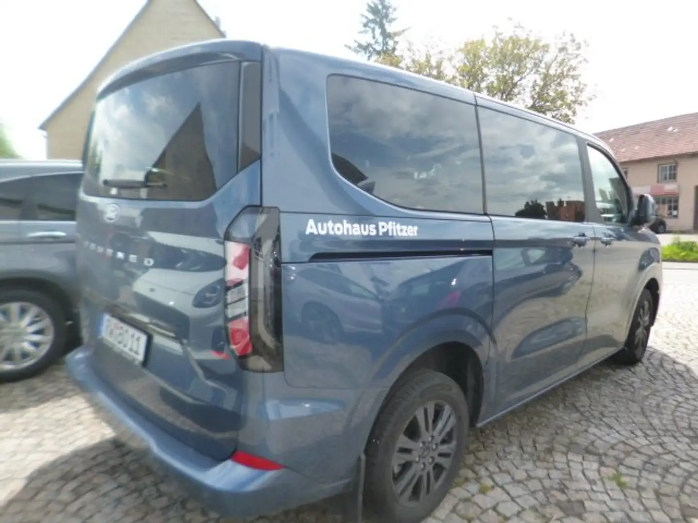 Ford Transit Custom 320 L1H1 PKW VA Autm. Titanium Bleu - 2