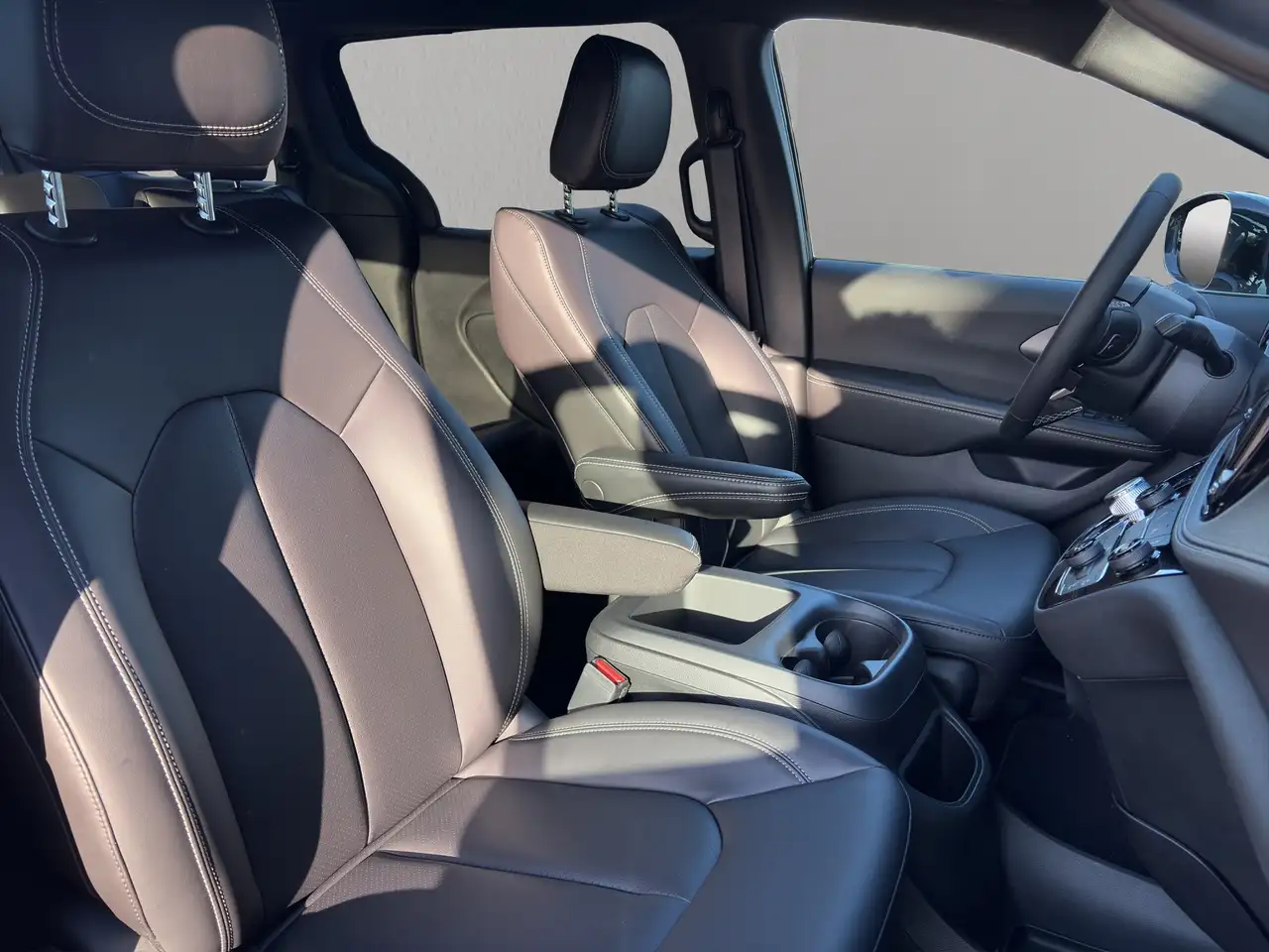 Chrysler Pacifica снимка Chrysler Pacifica