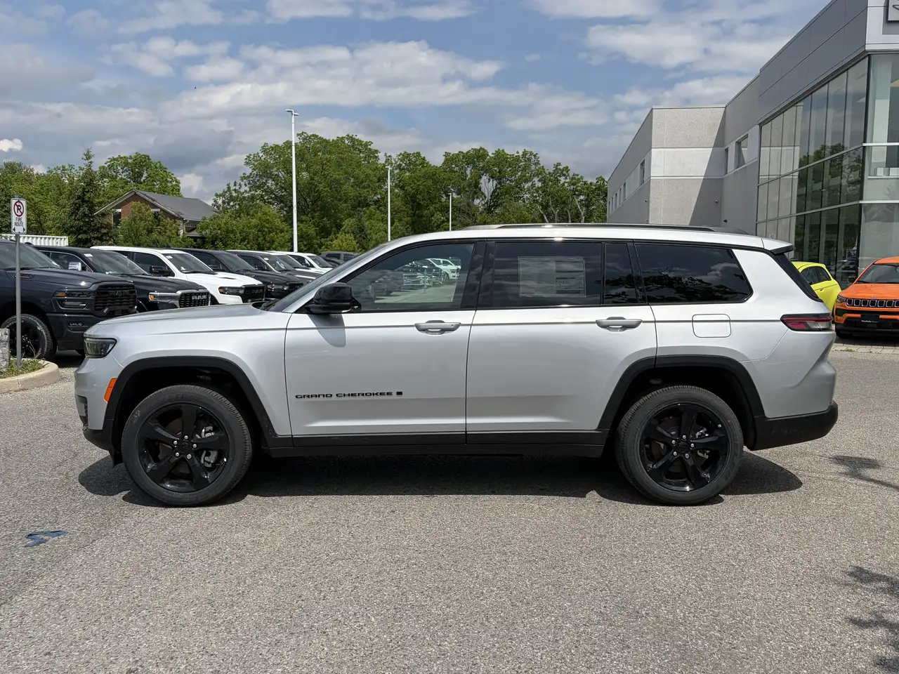Jeep Grand Cherokee снимка Jeep Grand Cherokee