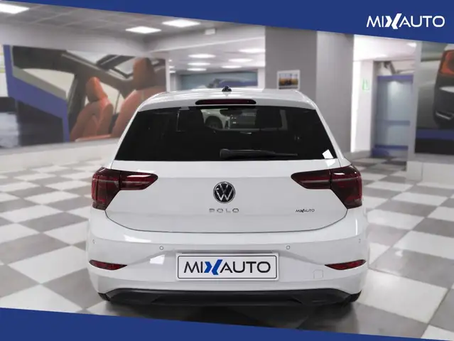 Volkswagen Polo view 4