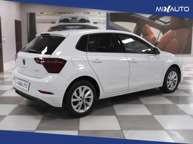 Volkswagen Polo view 5