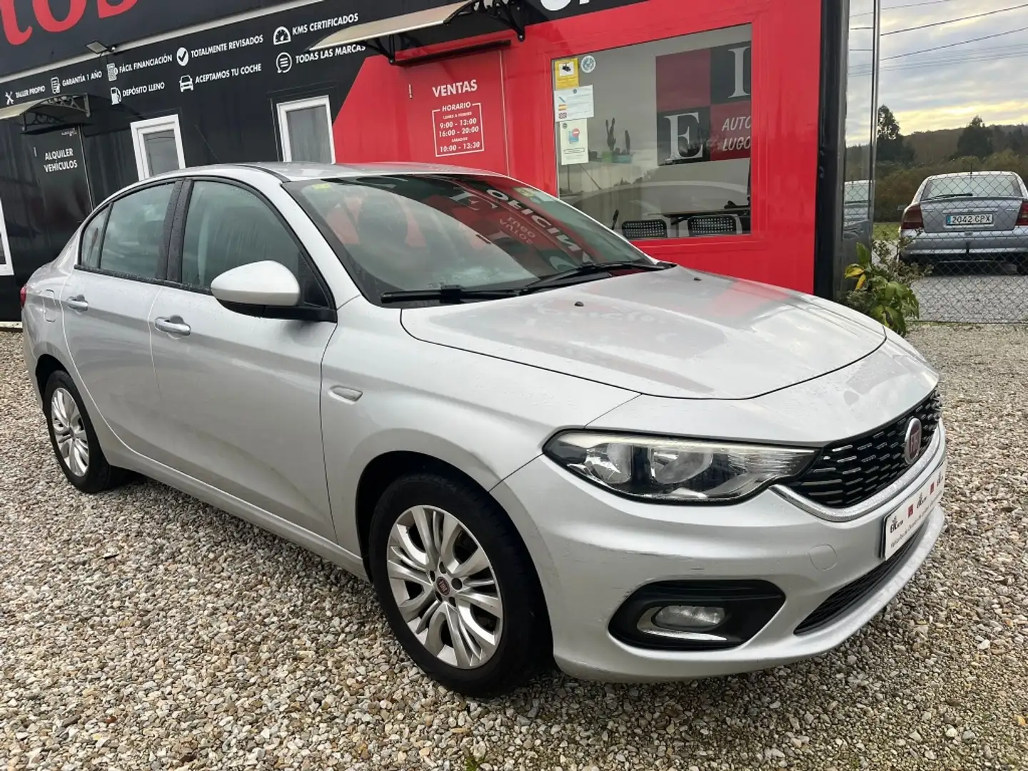 Fiat Tipo Sedán 1.4 Easy Plateado - 1