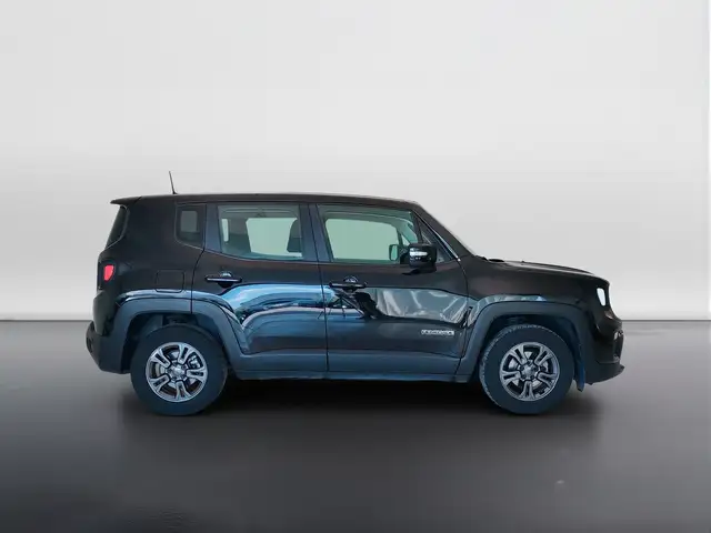 Jeep Renegade view 4