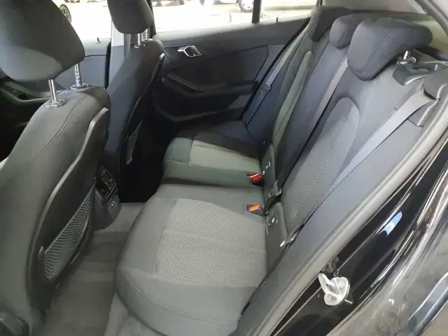 BMW 1 Series view 14