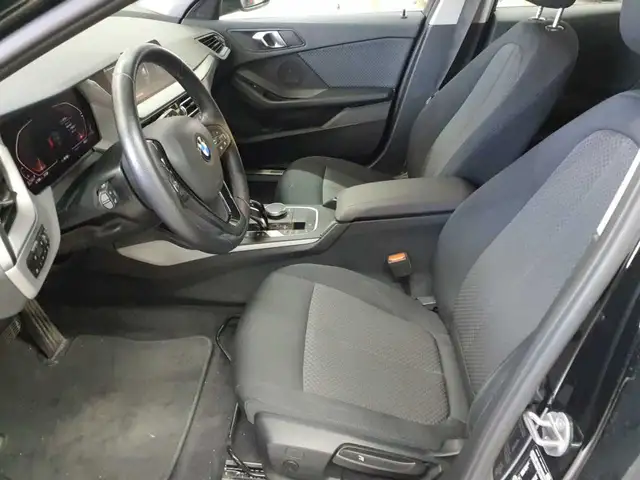 BMW 1 Series view 8