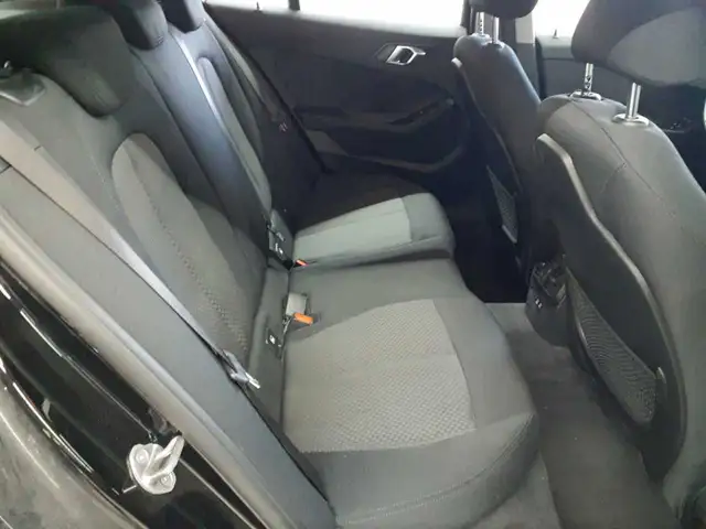 BMW 1 Series view 13