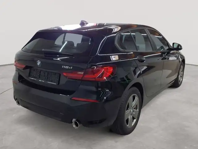 BMW 1 Series view 4