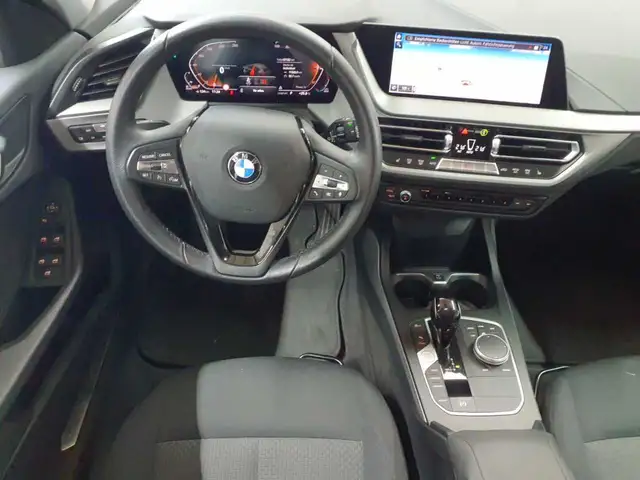 BMW 1 Series view 9