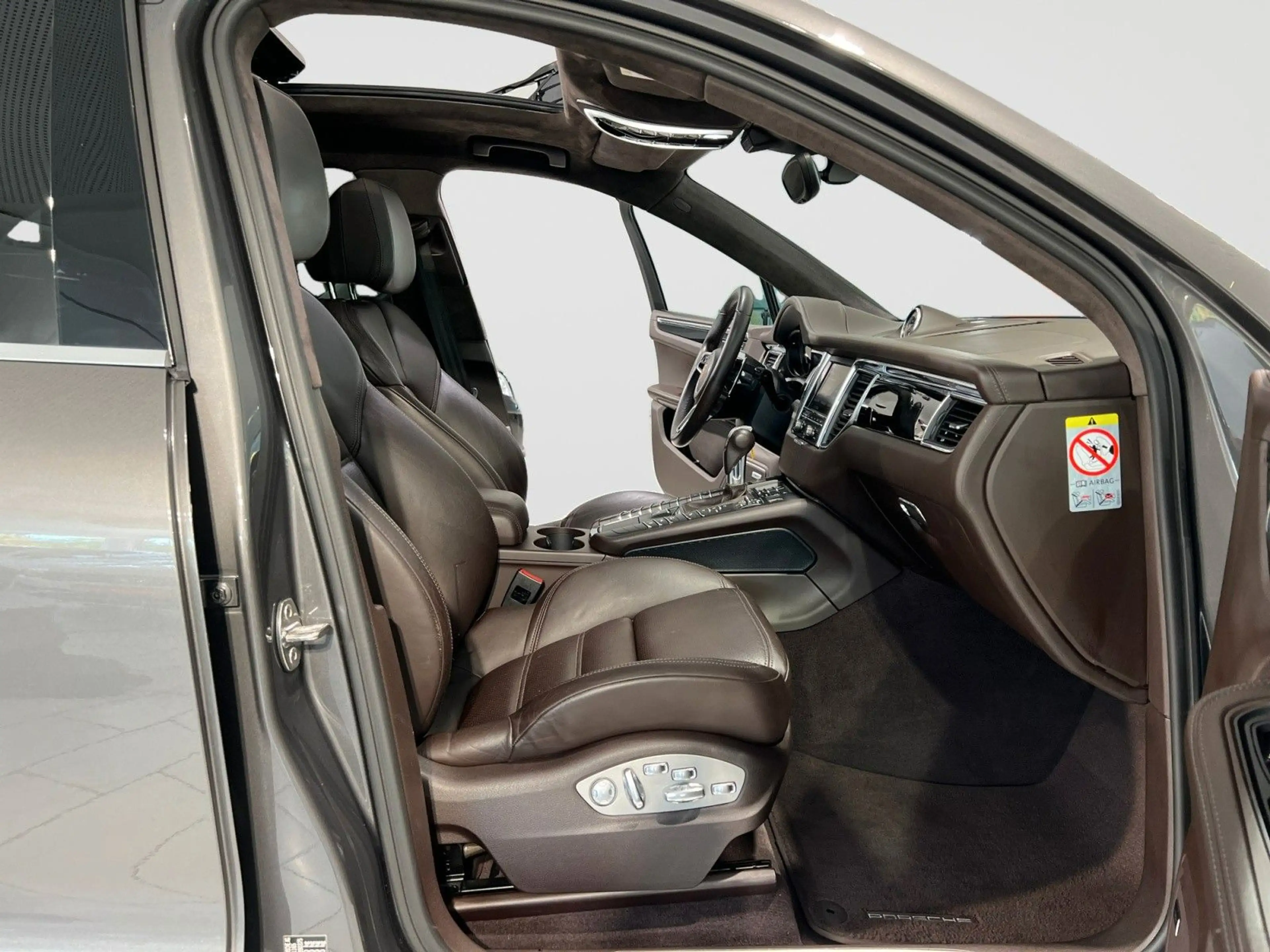 Porsche Macan Turbo AHK PDK KAM LUFT PANO CHRONO — photo 11