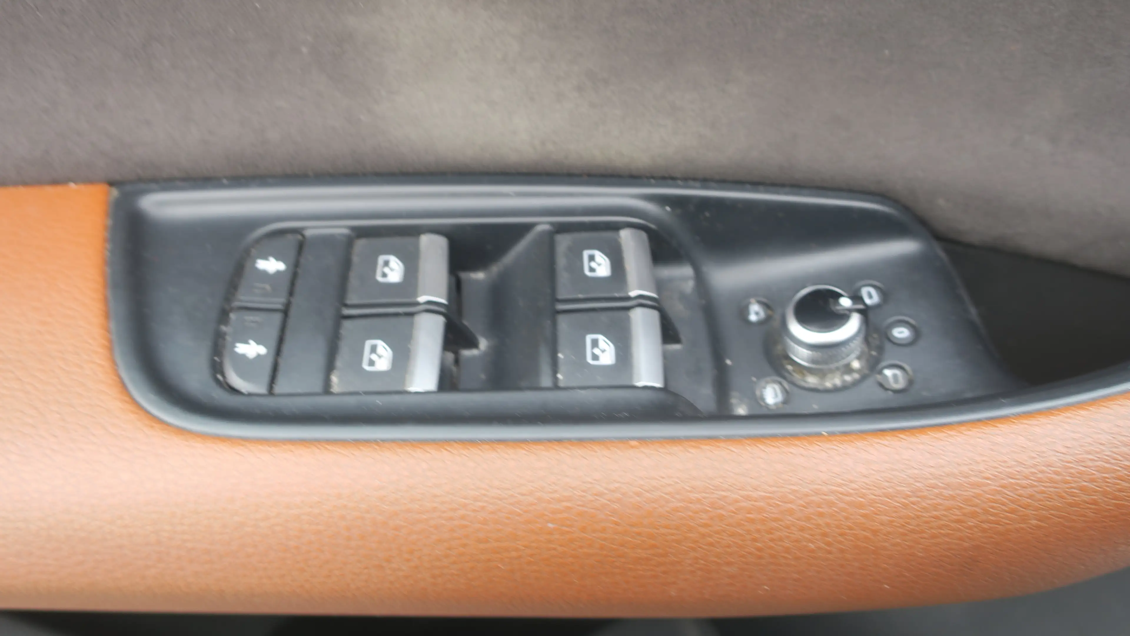 Audi Q7 e-tron 3.0 TDI V6 Quattro S line Tiptronic — photo 8