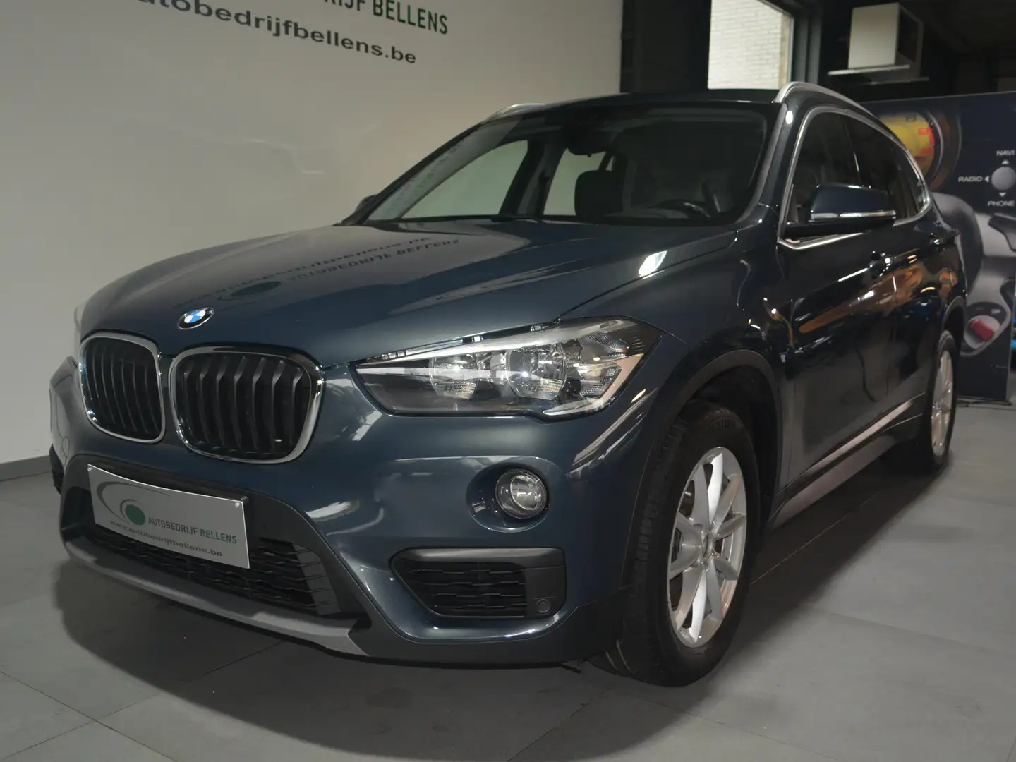 BMW X1 X1 sDrive18i Aut. Grijs - 2