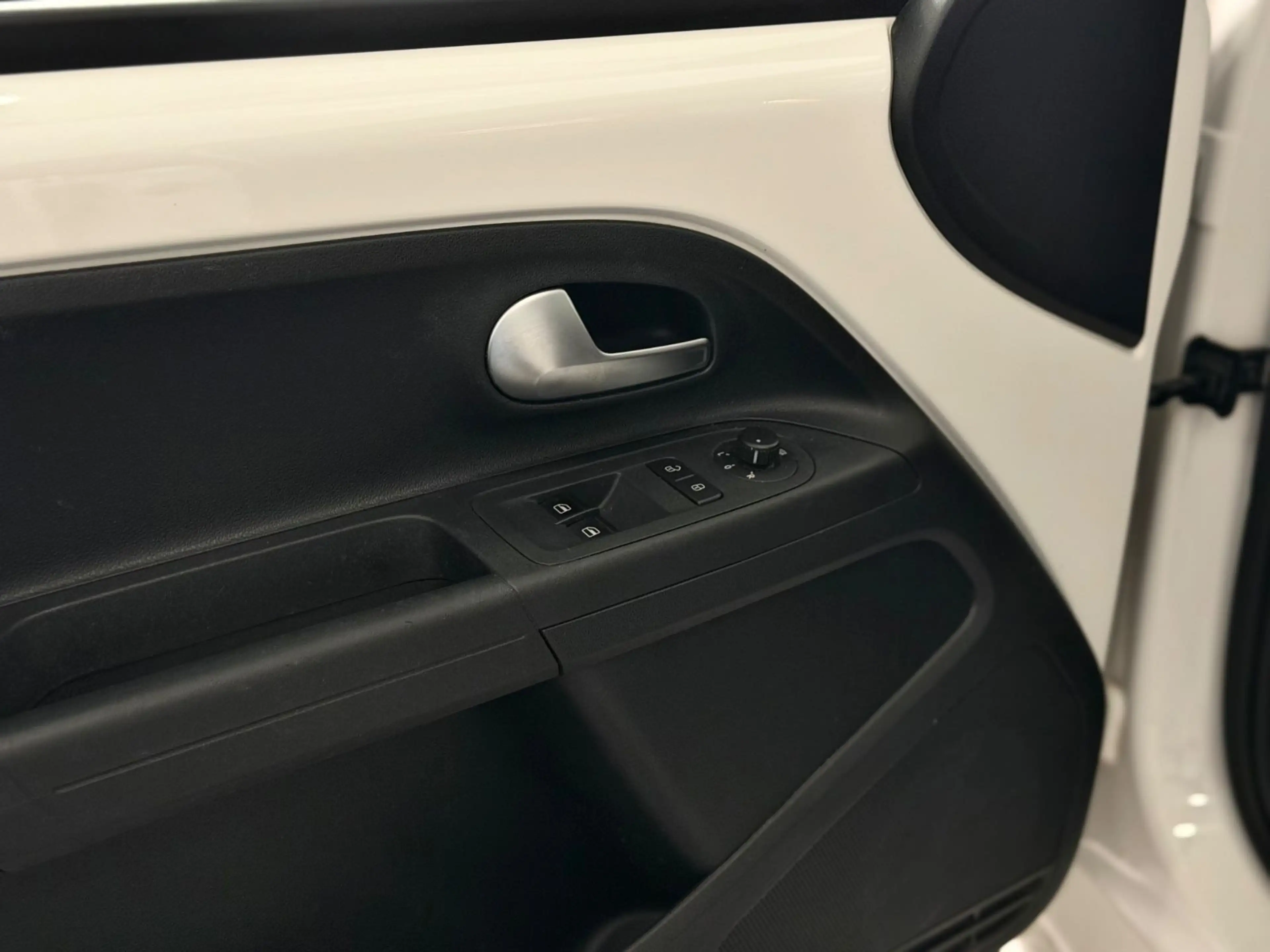 Volkswagen up! Move up!75PS/BMT/Start-Stop/Design/Shz/Klima/PDC — photo 9