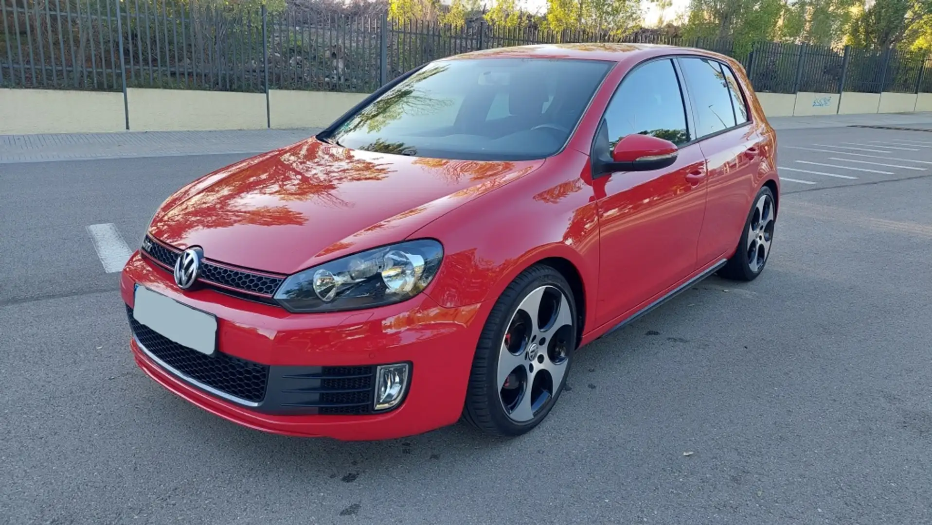 Volkswagen Golf GTI 2.0 TSI Rojo - 2