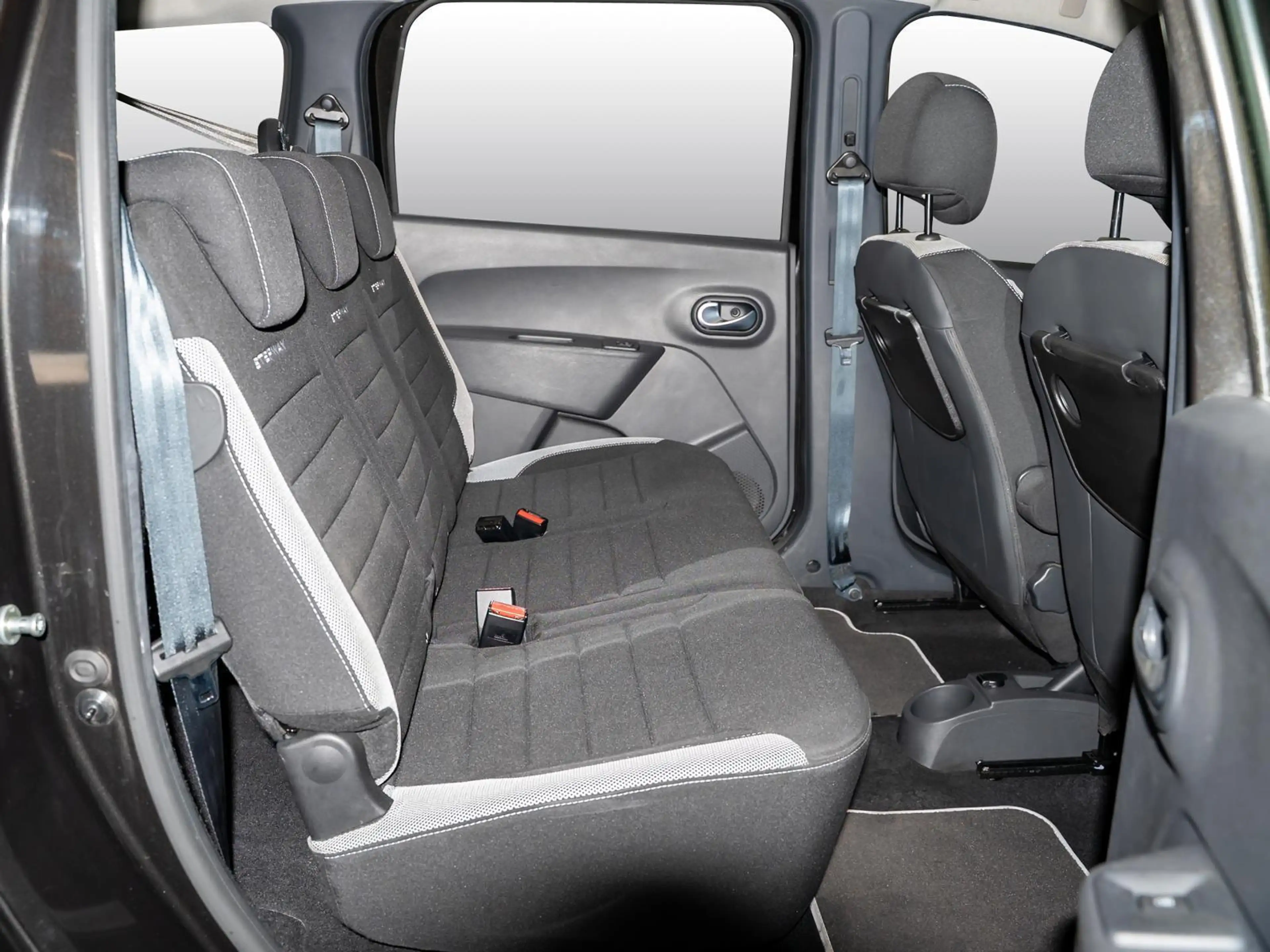Dacia Lodgy TCe 130 Stepway Kamera+PDC+Allwetter — photo 3