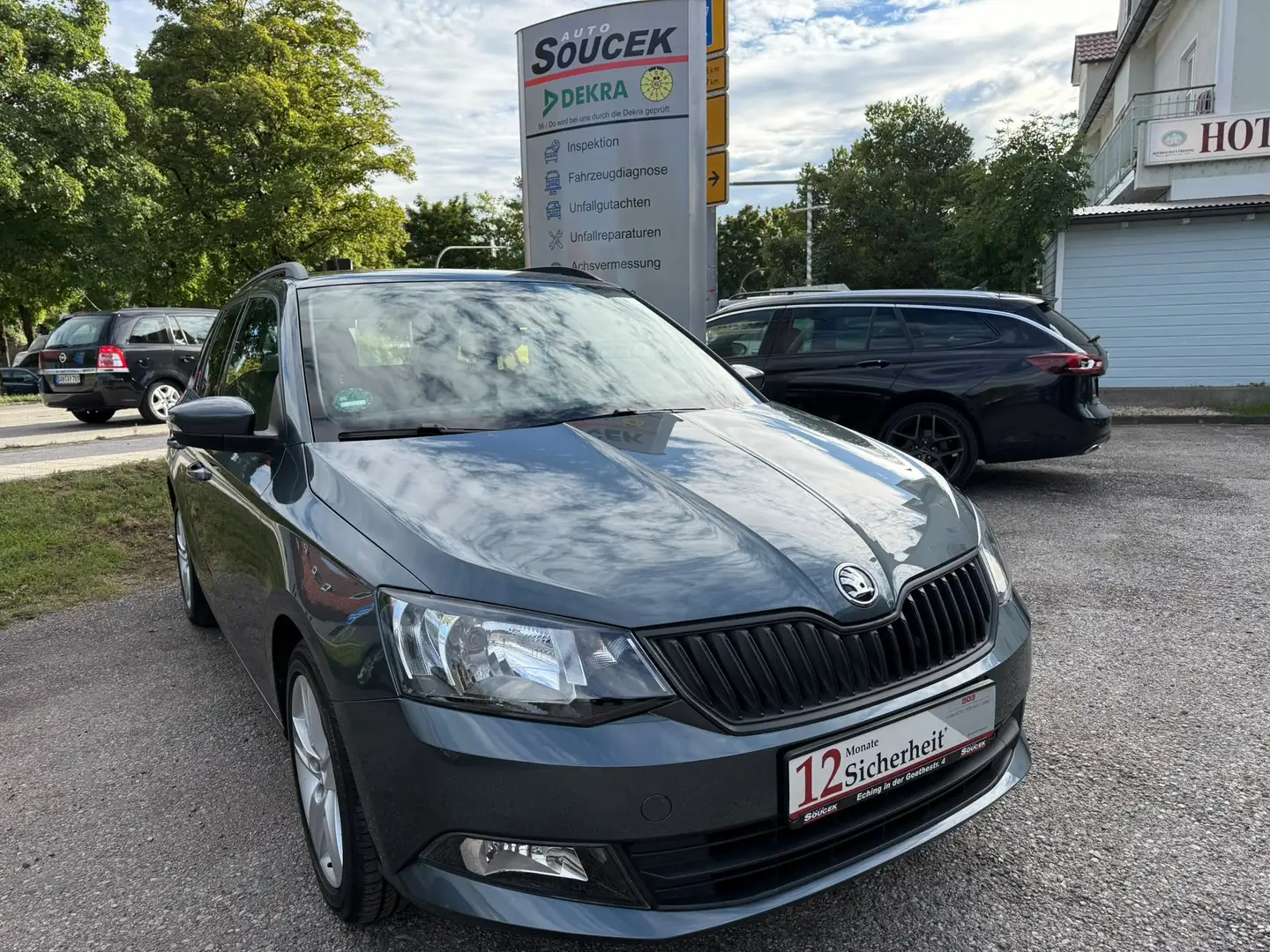 Skoda Fabia III Kombi 1,0 MPI Cool Plus + Enjoy Paket, PDC Grau - 1