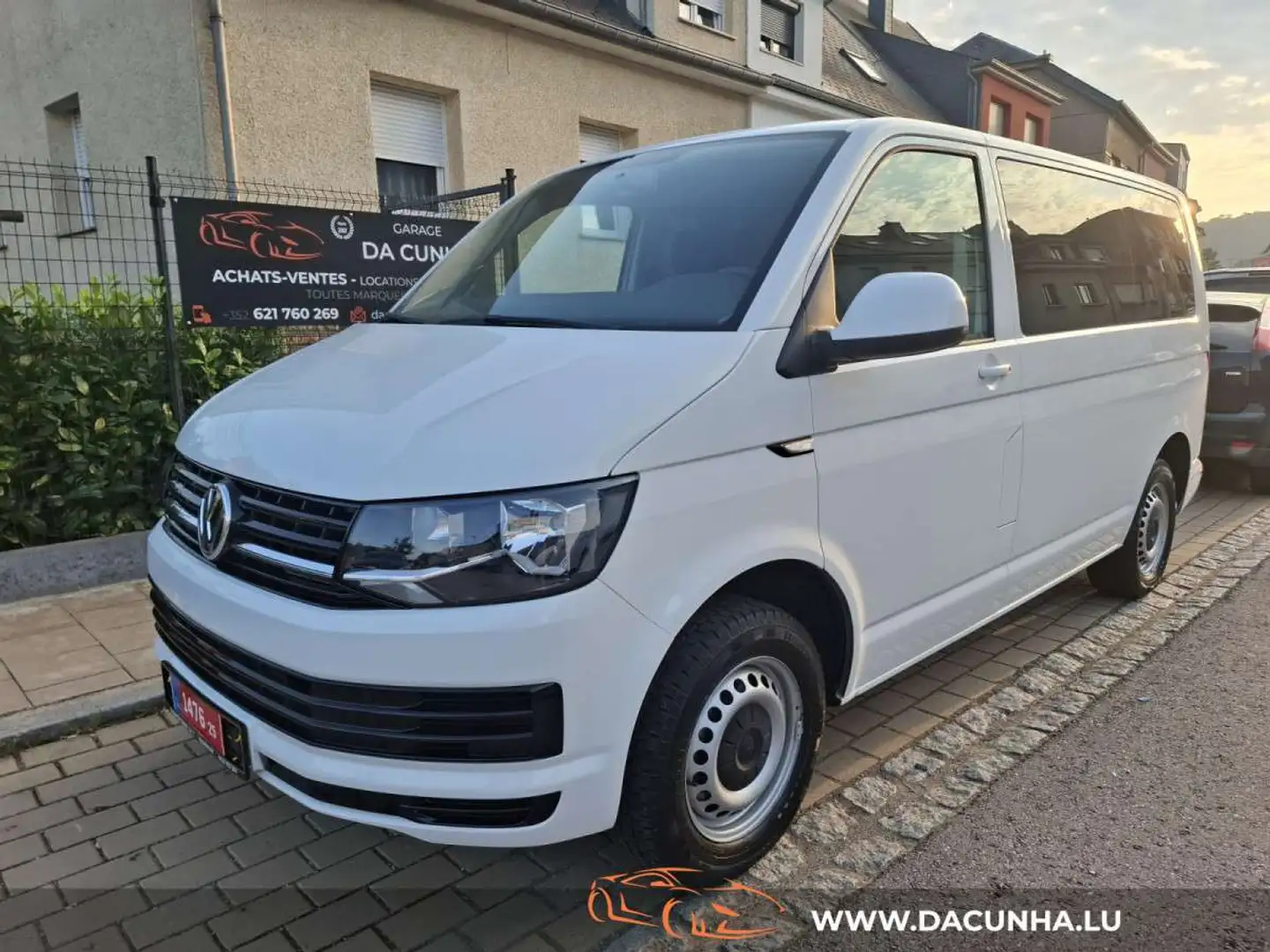 Volkswagen T6 Transporter 2.0 TDI 9 PLACES, 1 HAND, CLIMA,NAVI,PDC Wit - 1