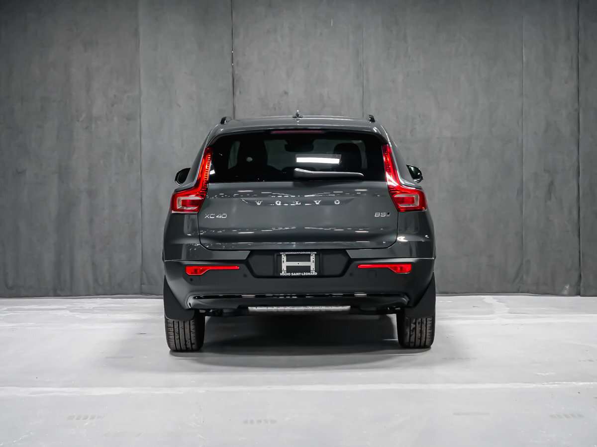 2026 Volvo XC40 Plus (Dark Theme) alt 5