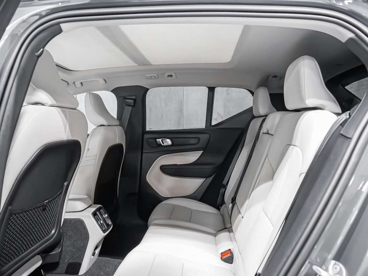 2026 Volvo XC40 Plus (Dark Theme) thumb 11
