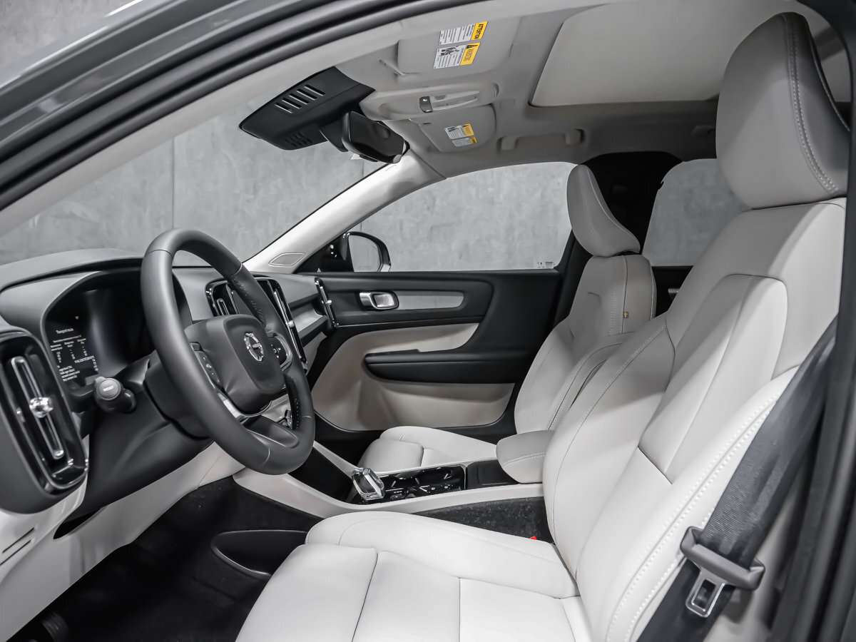 2026 Volvo XC40 Plus (Dark Theme) thumb 10