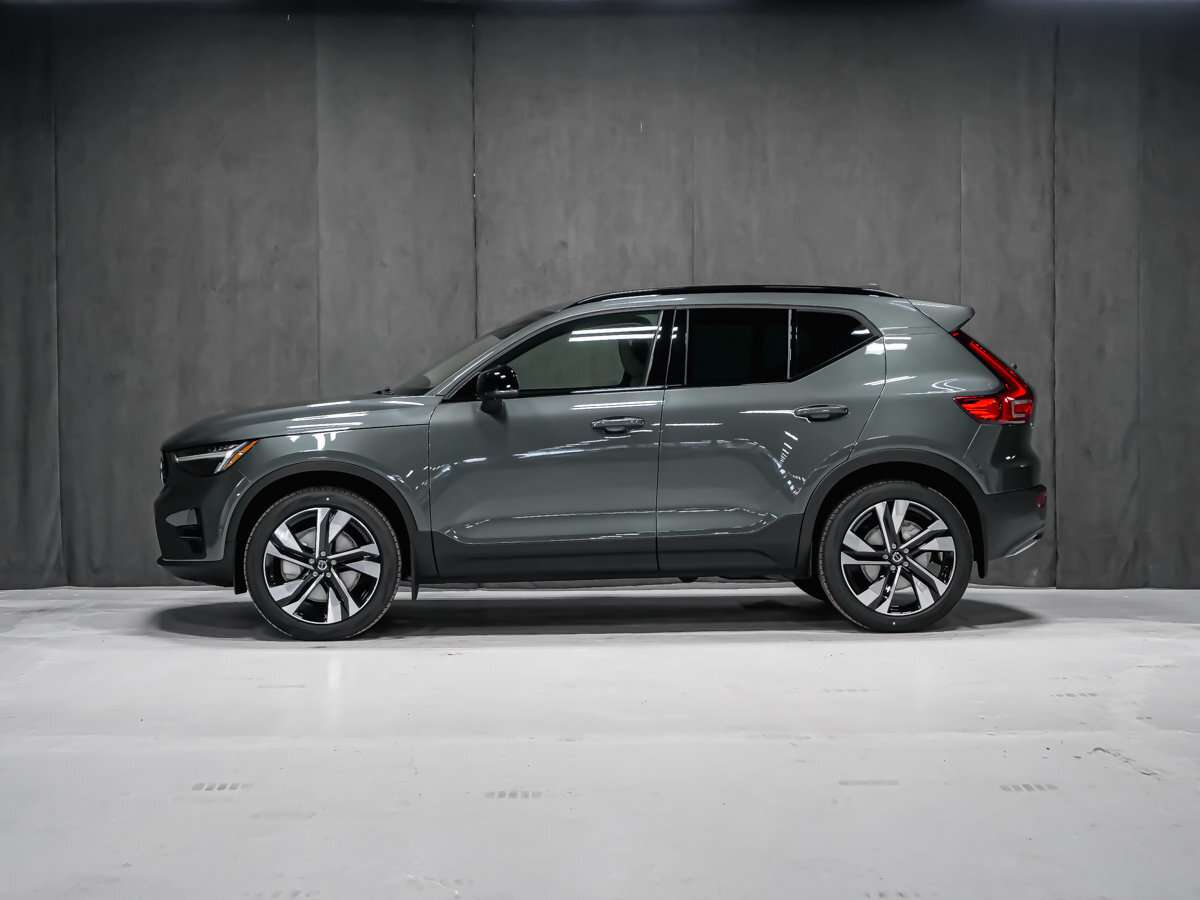 2026 Volvo XC40 Plus (Dark Theme) alt 3