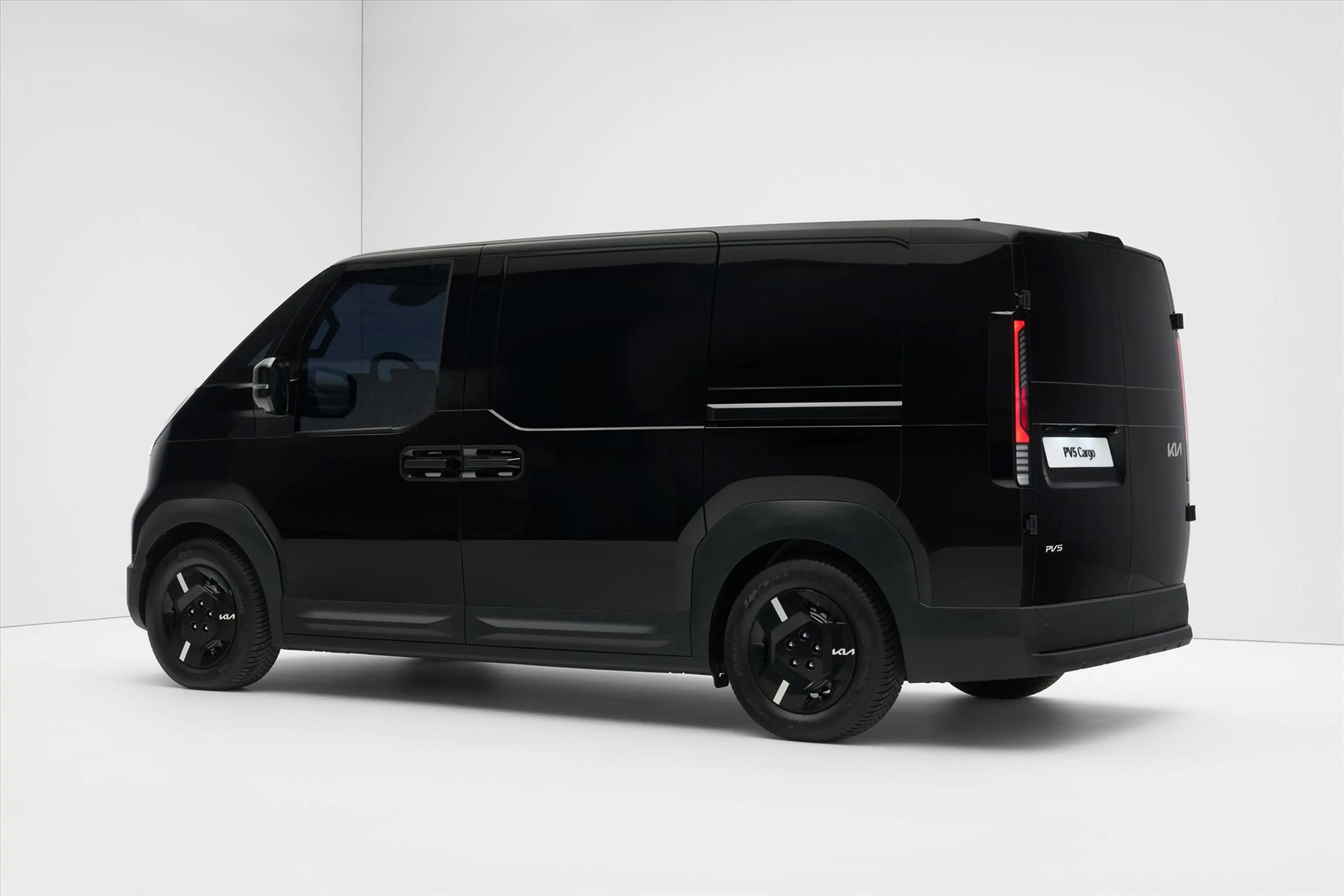 Kia PV5 Cargo 71,2 kWh 163pk L2H1 Essential | Metallic Lak — photo 2