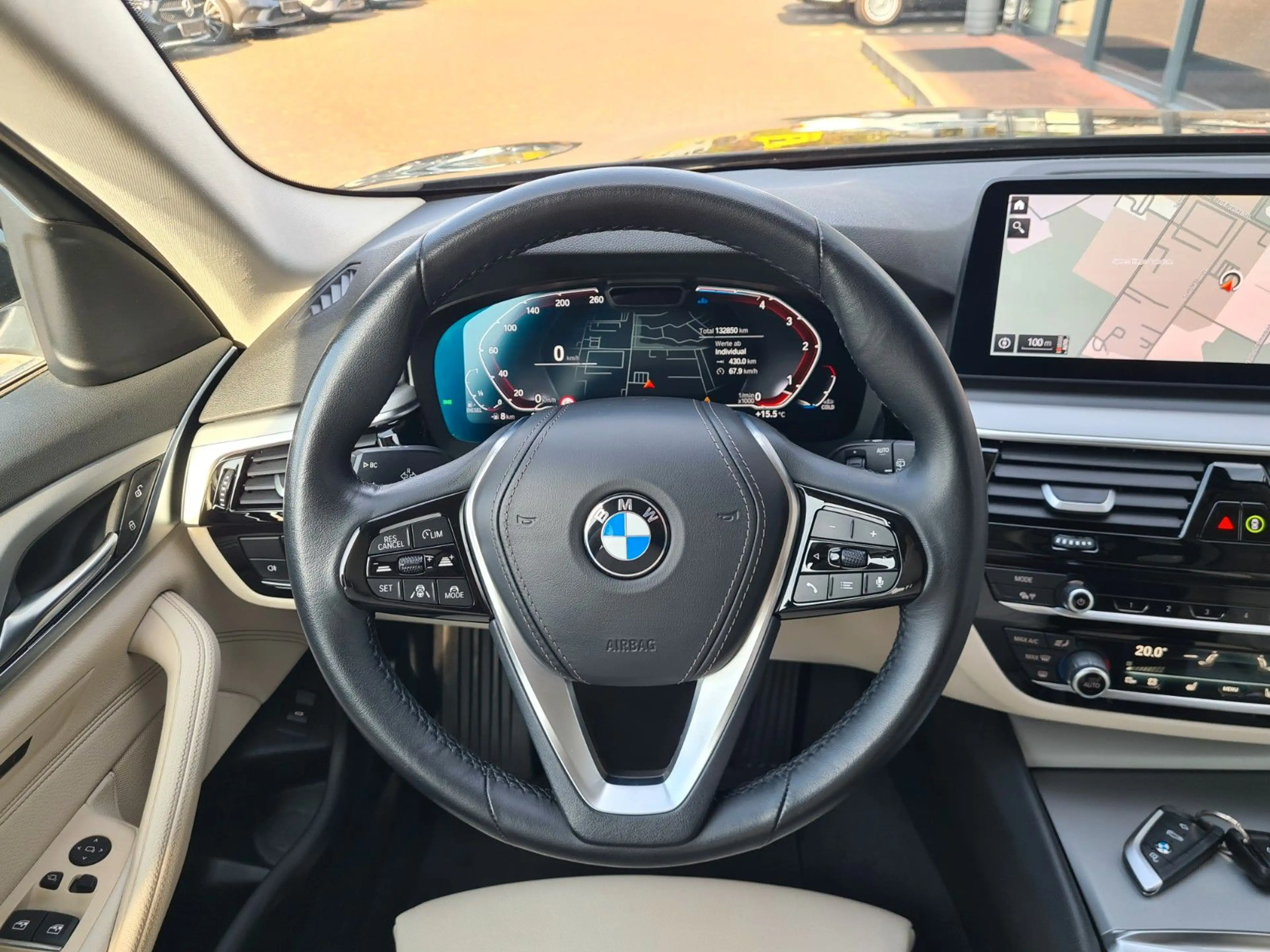 BMW 520 d T - DriAssPro - Komfortsitze - 8 x ALU - — photo 12