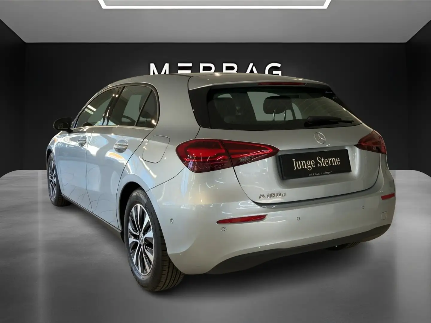Mercedes-Benz A 180 d Kompaktlimousine Ö-Edition Facelift Silber - 2