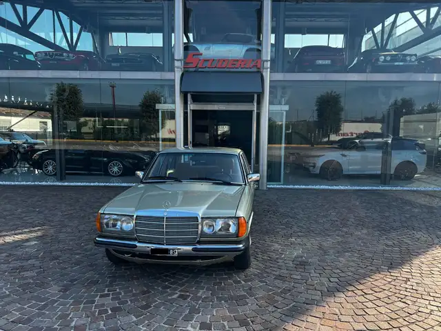 Mercedes-Benz 240 240D Automatica