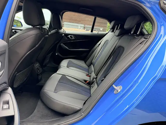 BMW 1 Series view 15
