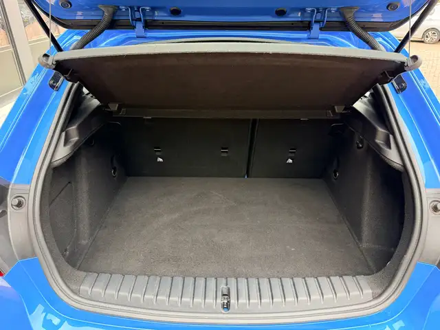 BMW 1 Series view 16