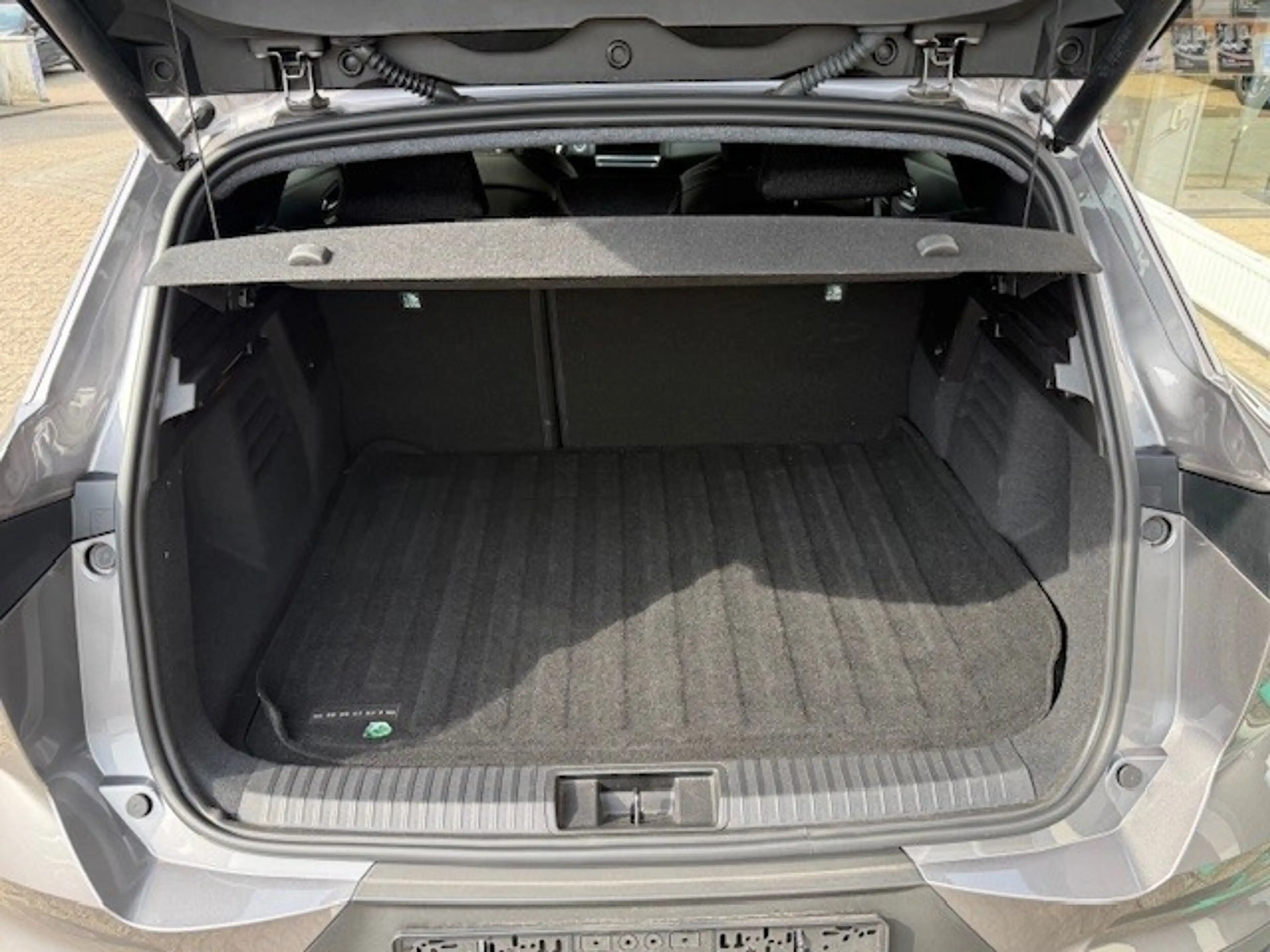 Mitsubishi Grandis 1.8 HEV 116 kW Intro Edition — photo 4