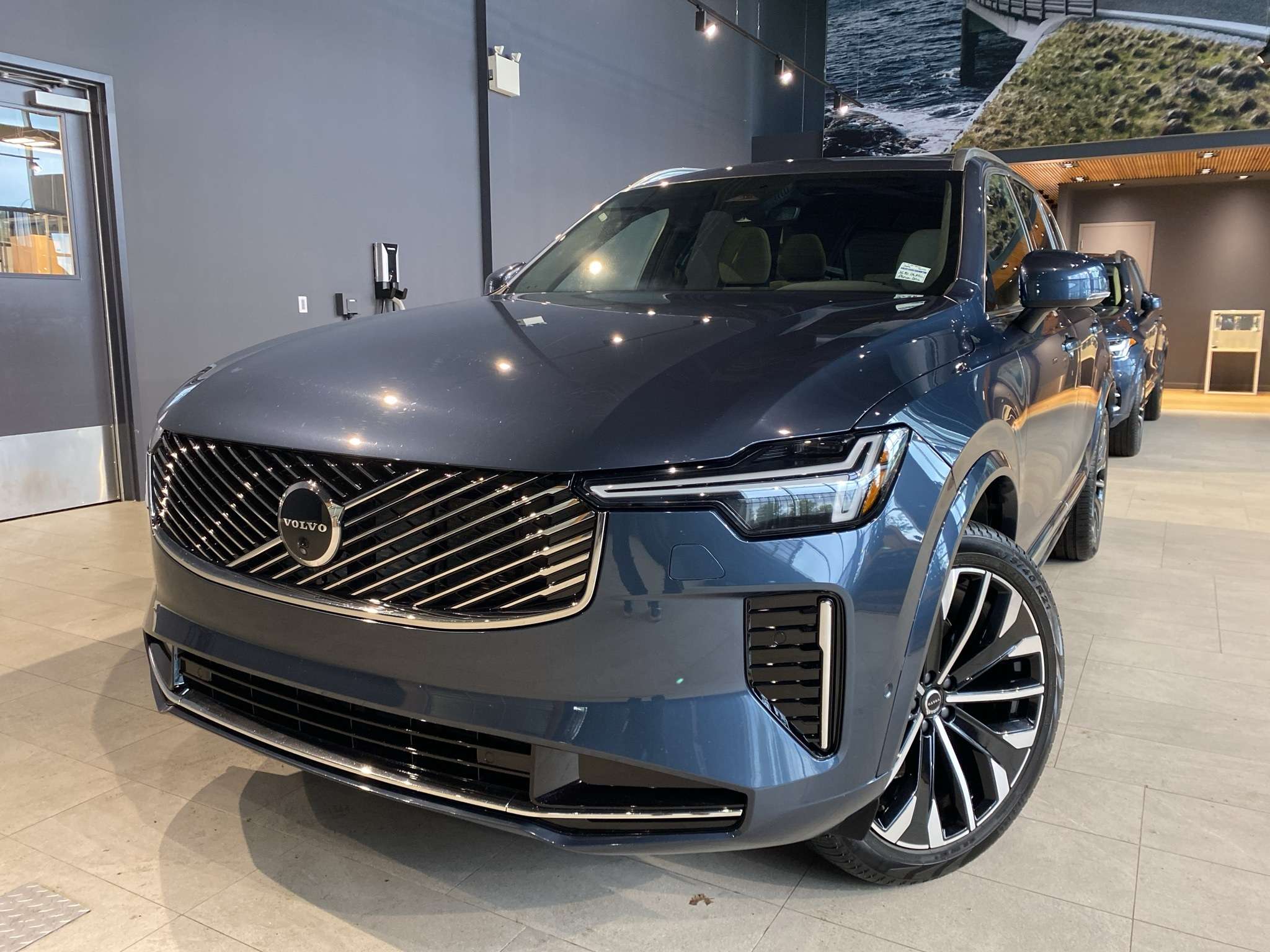 2026 Volvo XC90 B6 AWD Plus Bright Theme 7-Seater