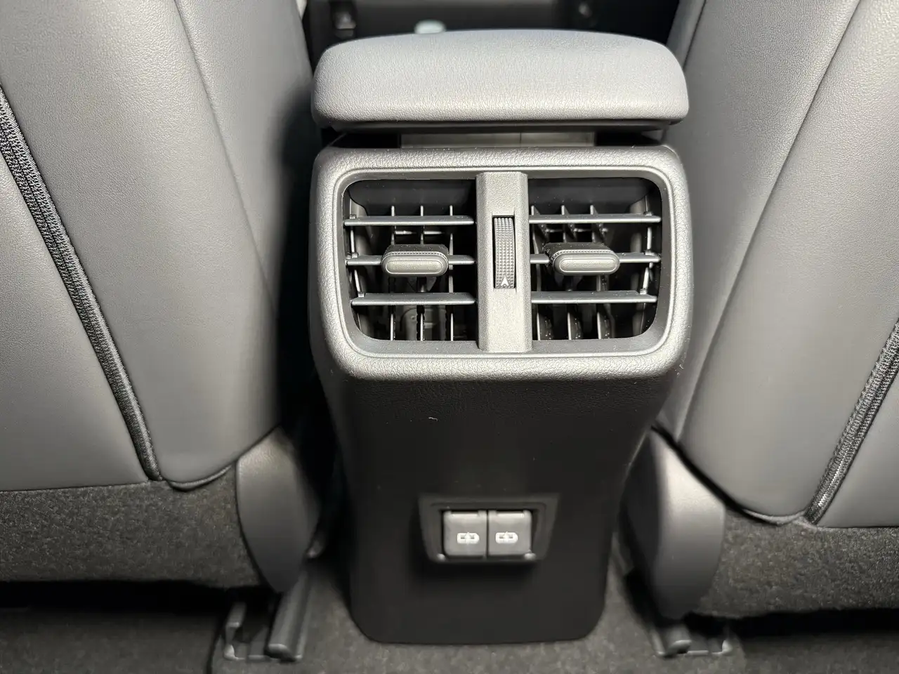 Lexus UX снимка Lexus UX
