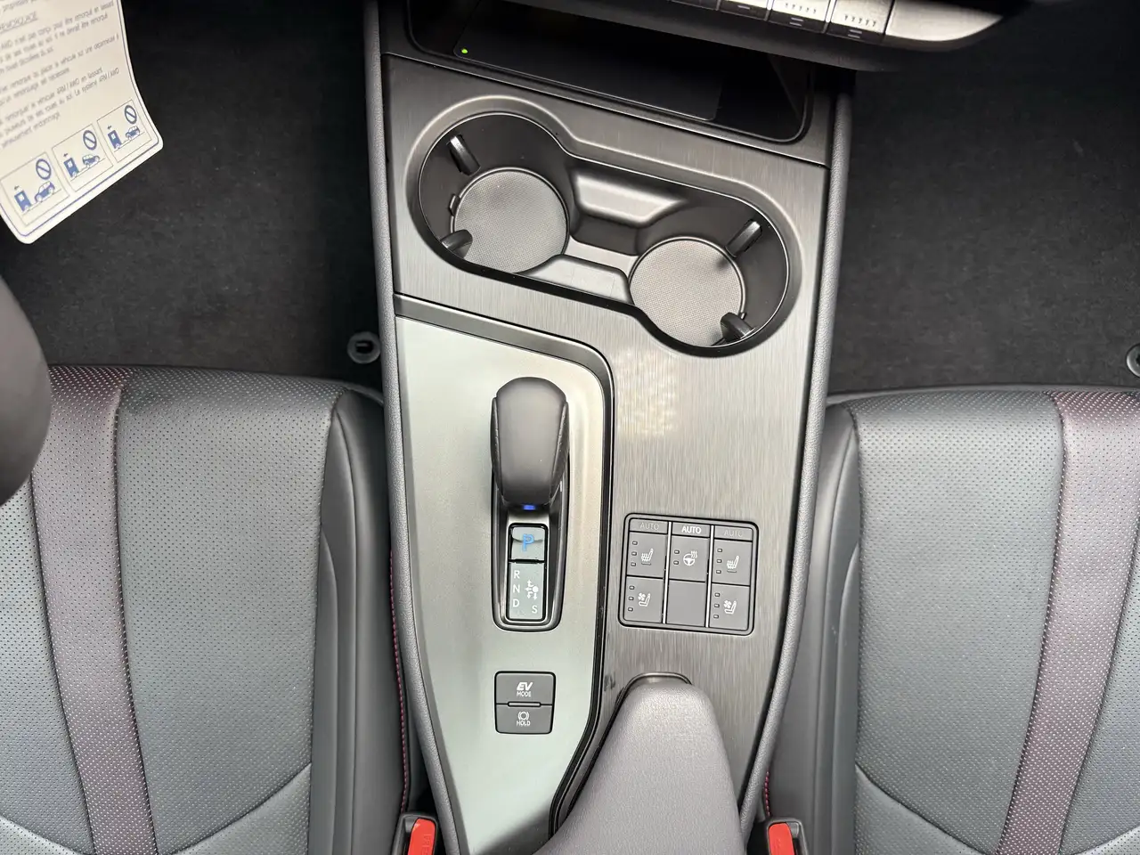 Lexus UX снимка Lexus UX