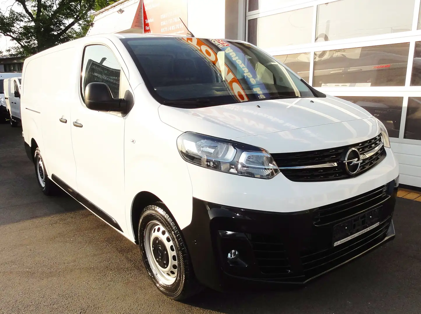 Opel Vivaro Vivaro 2,0 l CDTI 90 KW Klima L3 lang Navi LKW Weiß - 2