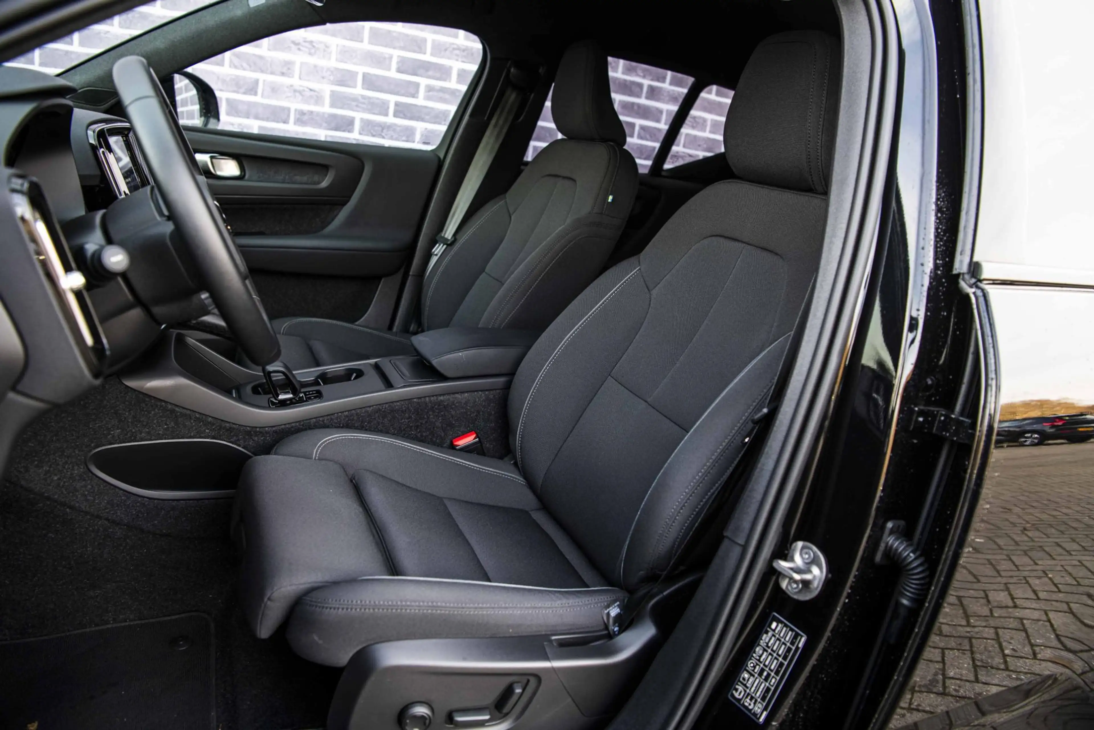 Volvo EX40 Single Motor Extended Range Plus Black Ed. 82 kWh — photo 7