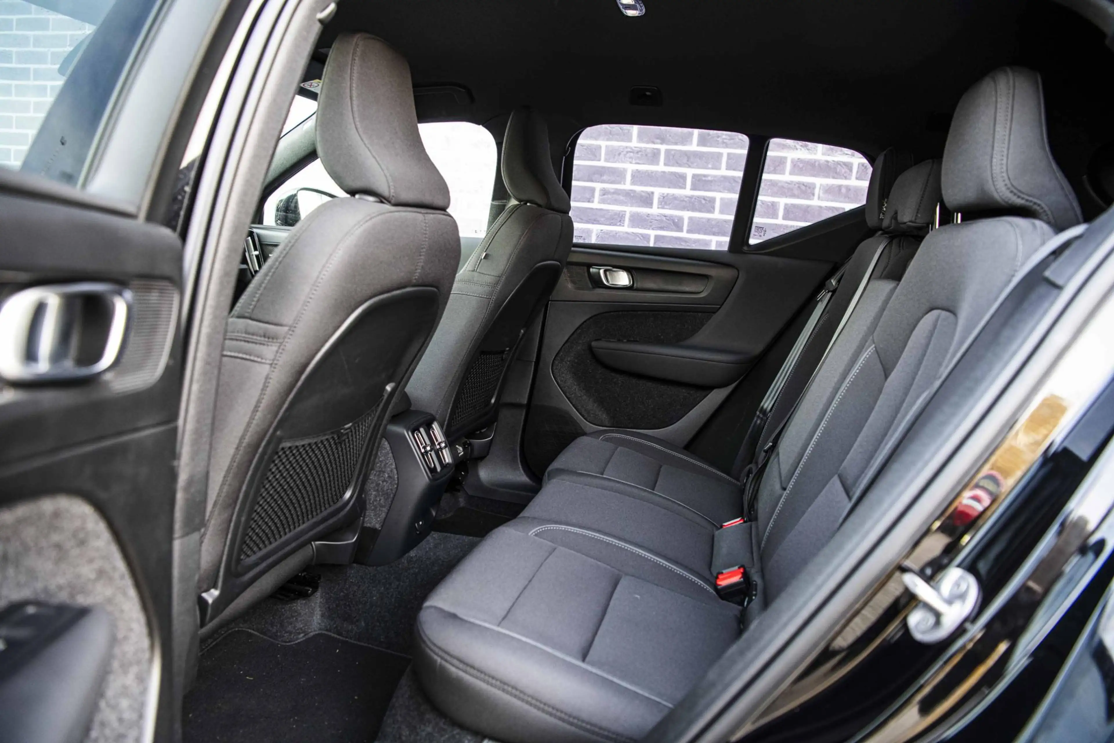 Volvo EX40 Single Motor Extended Range Plus Black Ed. 82 kWh — photo 9