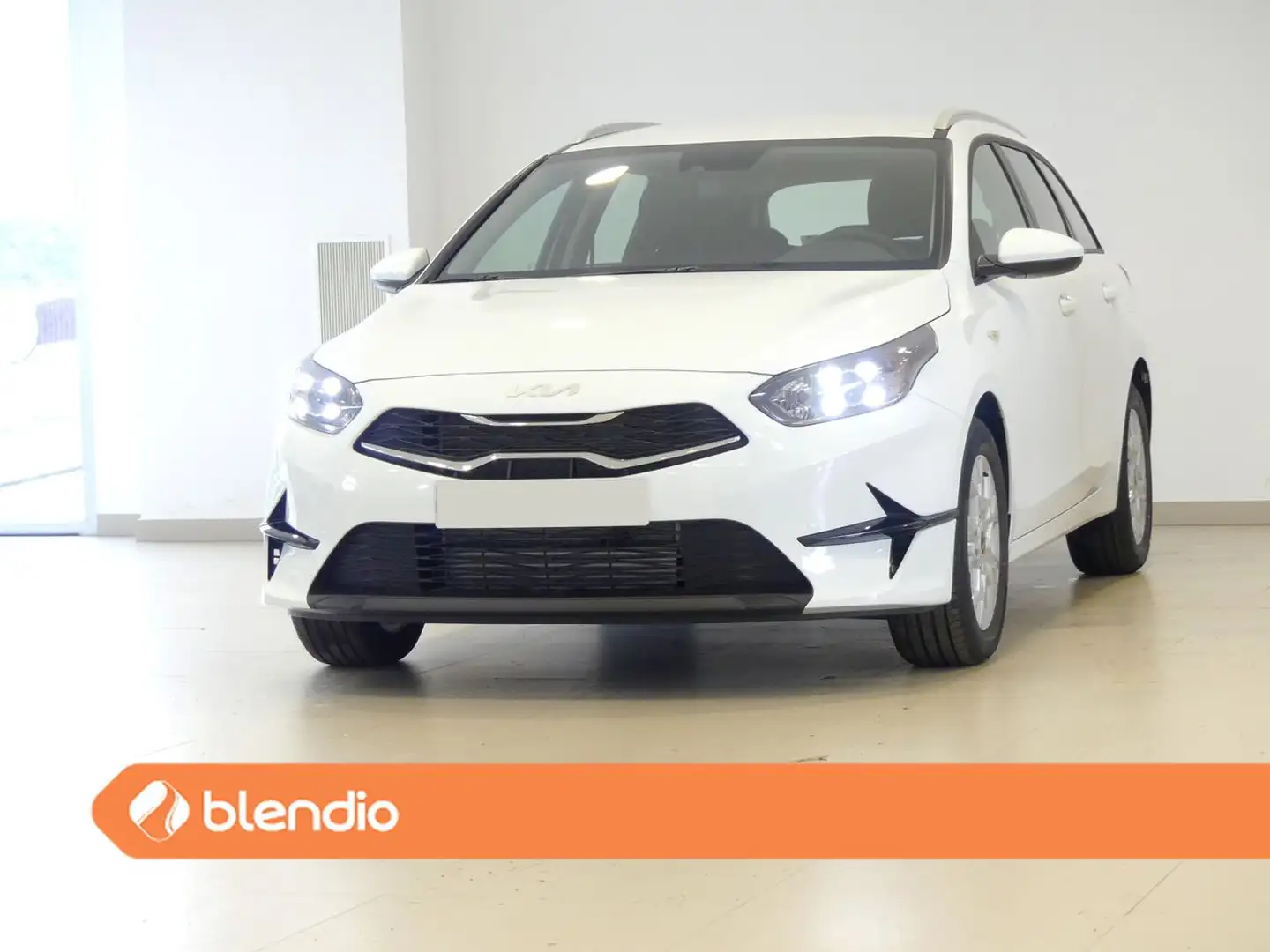 Kia 1.6 MHEV 100KW CONCEPT TOURER 136CV 5P Blanco - 1