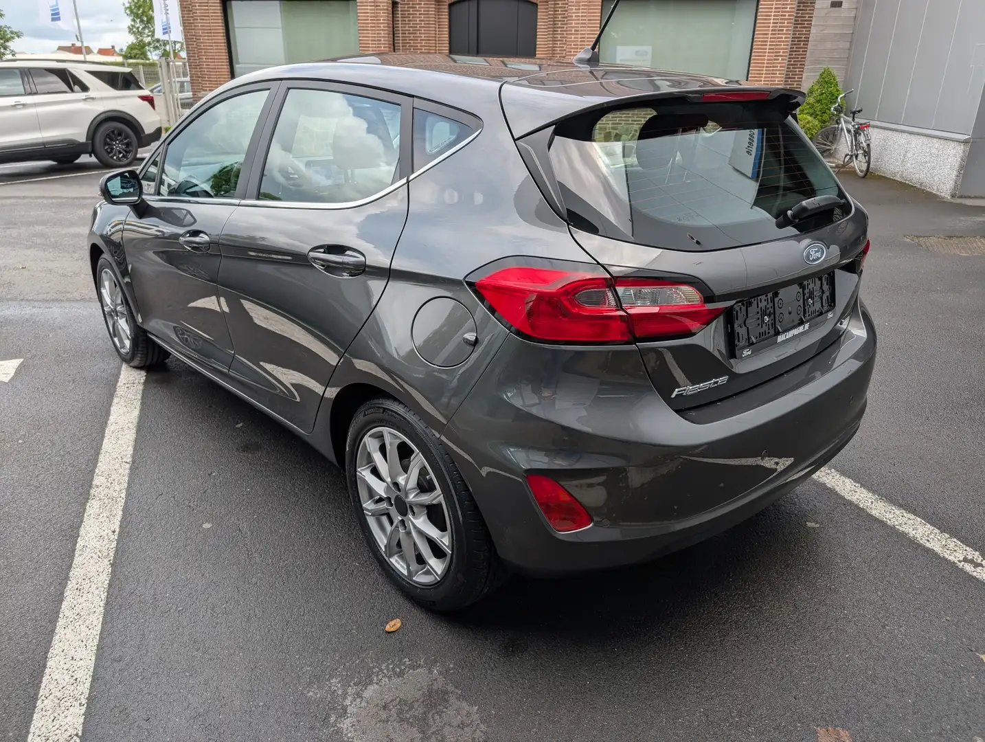 Ford Fiesta Titanium 1.0i EcoBoost 125pk Mild Hybrid Gris - 2