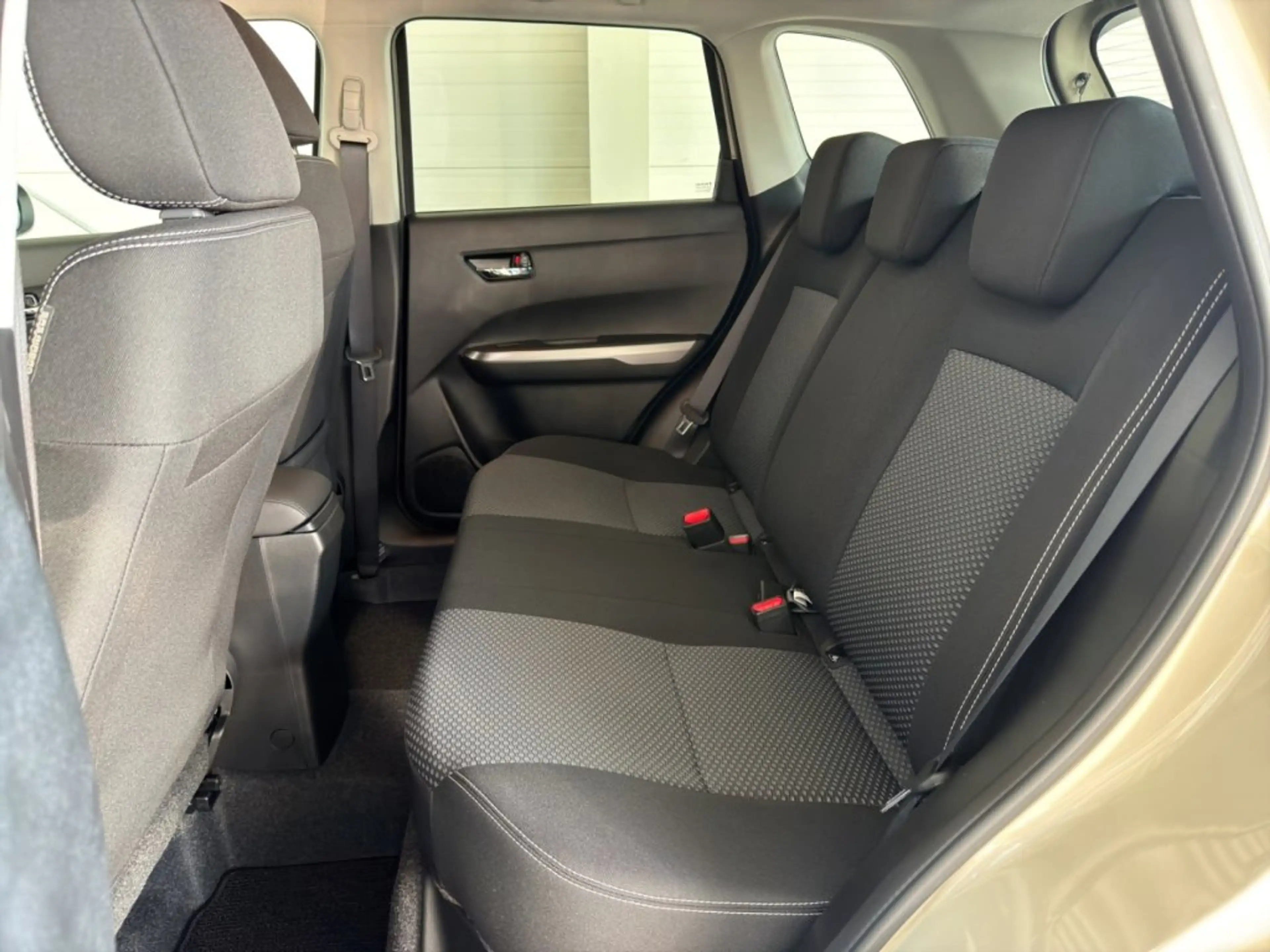 Suzuki Vitara 1,4 GLX Hybrid Allgrip Jacques Lemans Sonderedition — photo 8