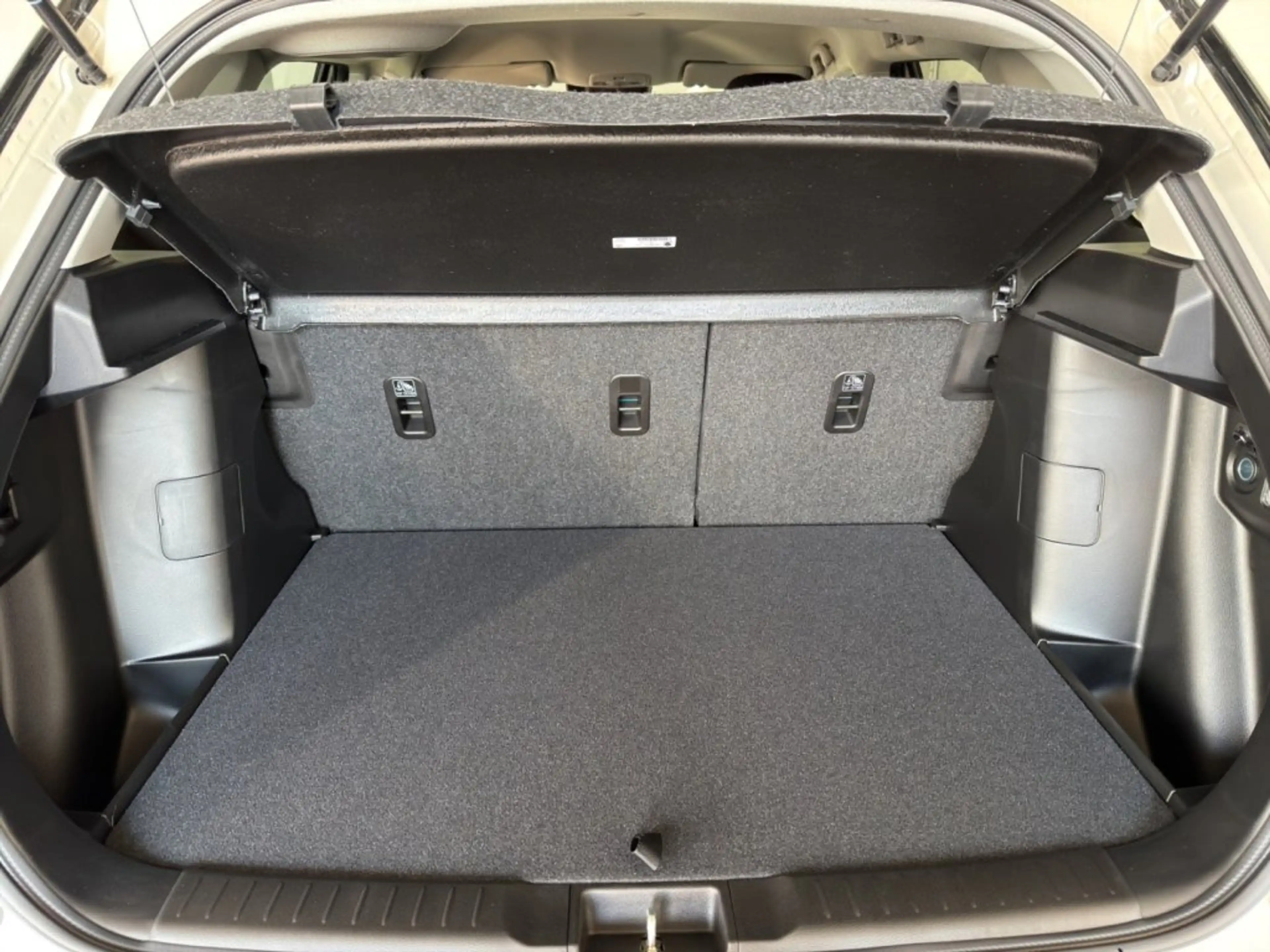 Suzuki Vitara 1,4 GLX Hybrid Allgrip Jacques Lemans Sonderedition — photo 14