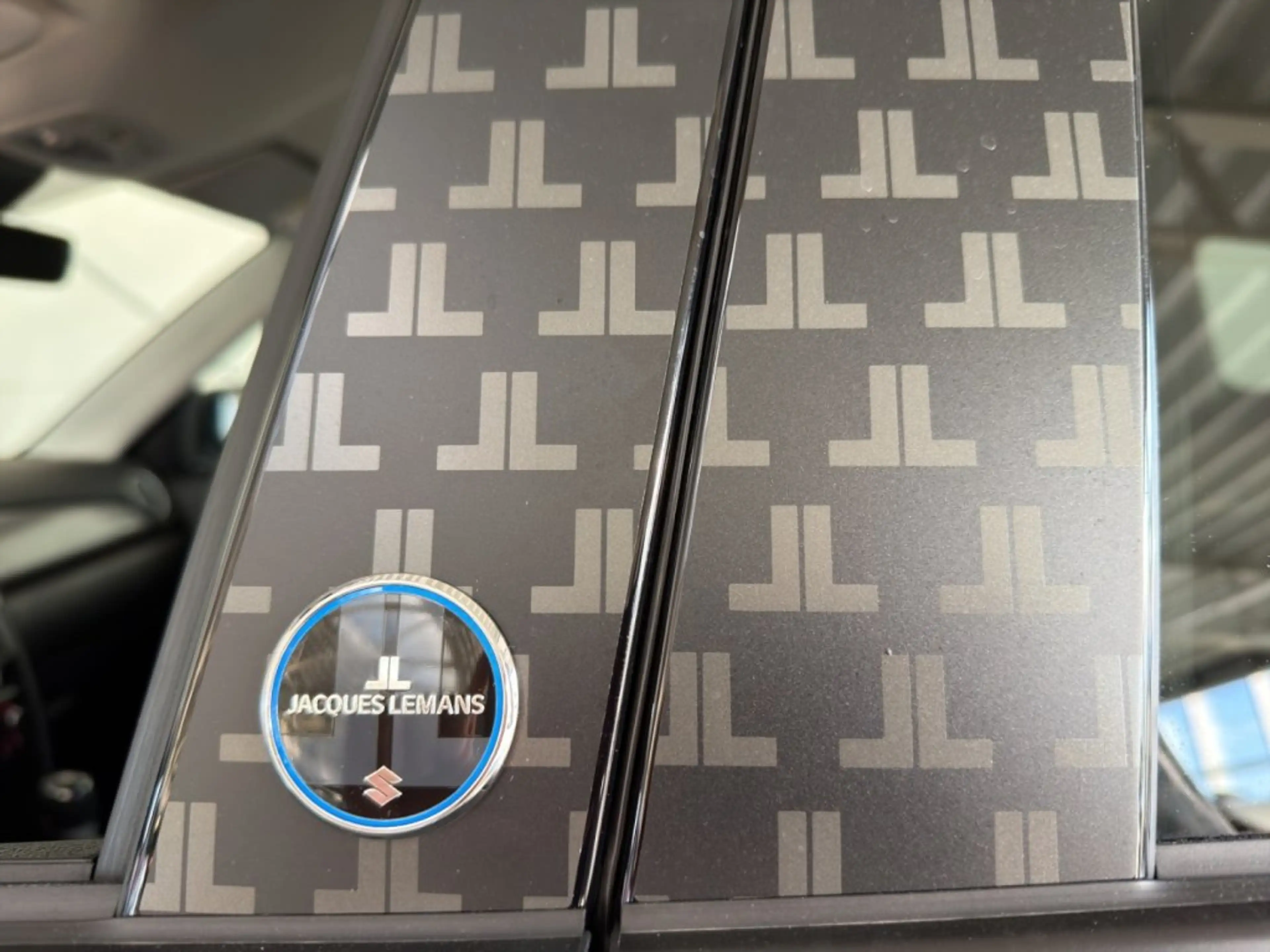Suzuki Vitara 1,4 GLX Hybrid Allgrip Jacques Lemans Sonderedition — photo 13