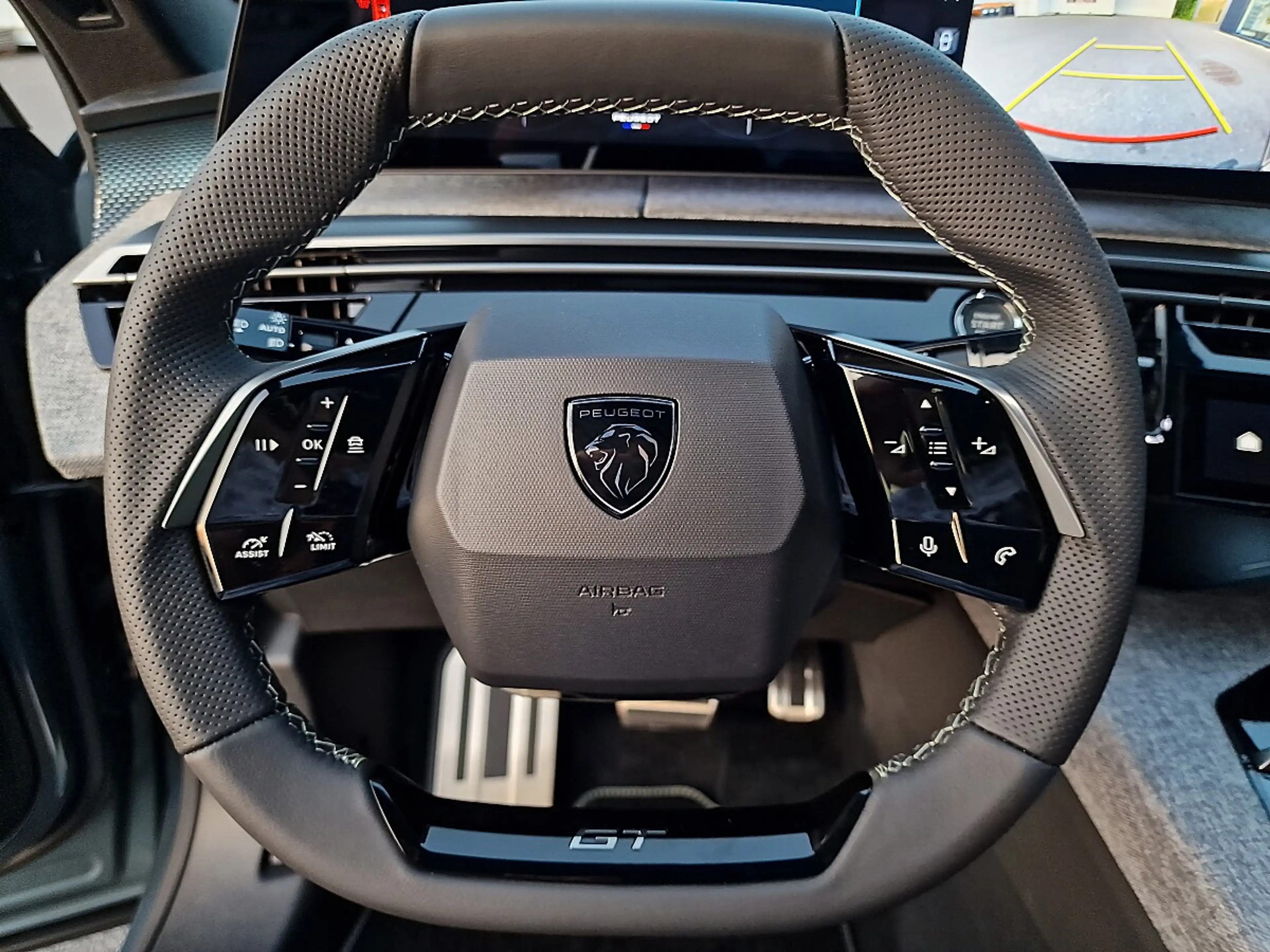 Peugeot 3008 PHEV 195 e-DCS7 GT Exclusive Aut. — photo 11