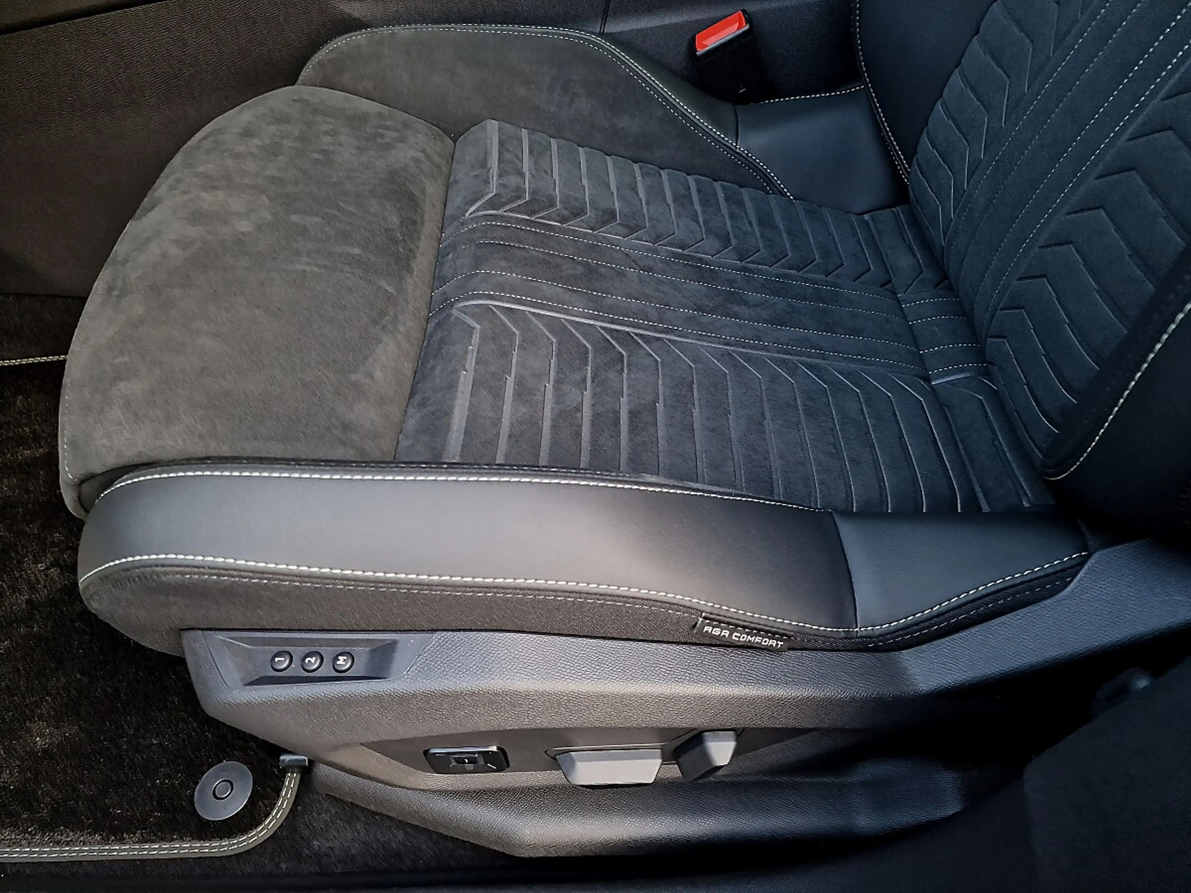 Peugeot 3008 PHEV 195 e-DCS7 GT Exclusive Aut. — photo 4