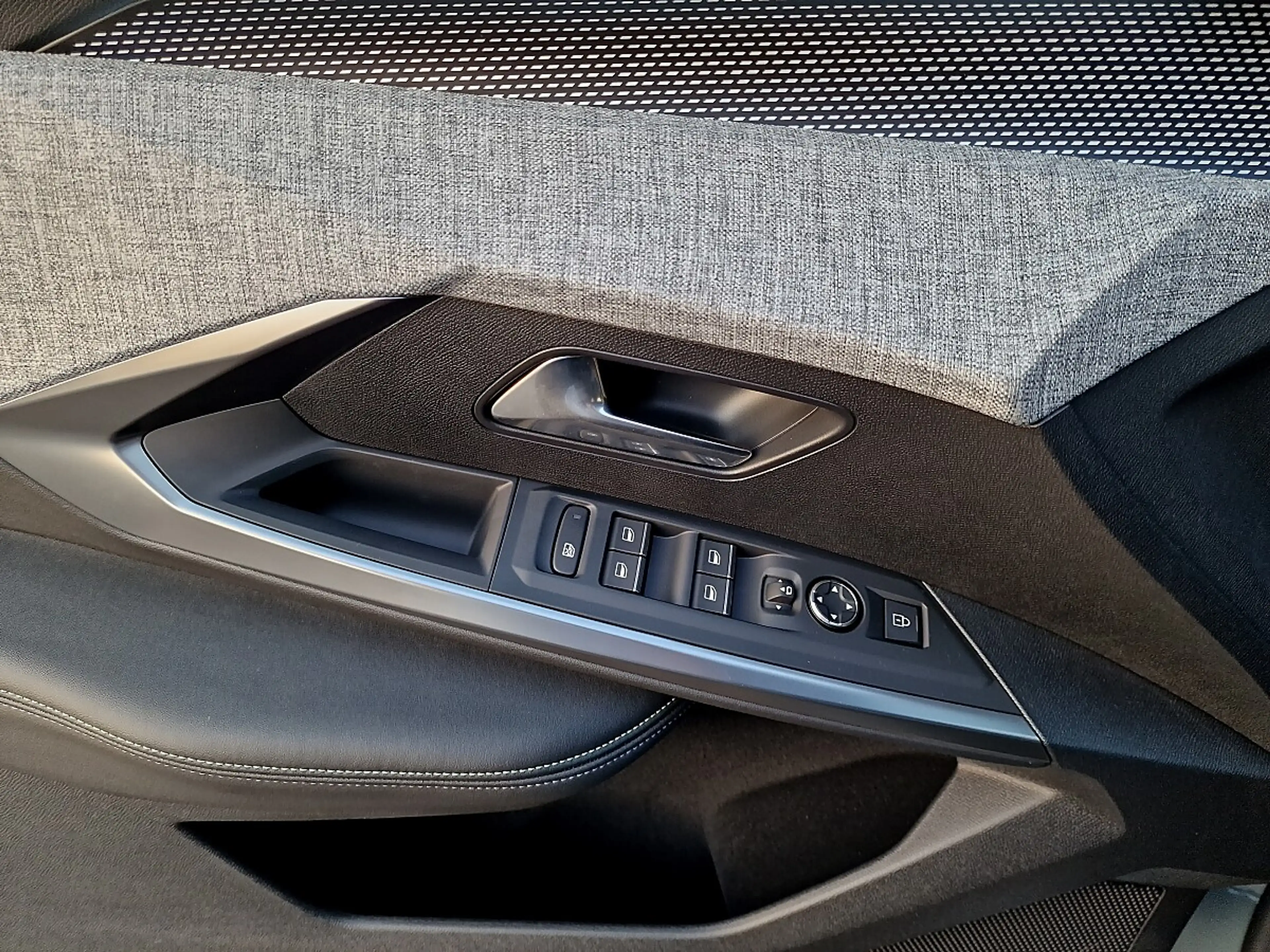 Peugeot 3008 PHEV 195 e-DCS7 GT Exclusive Aut. — photo 2