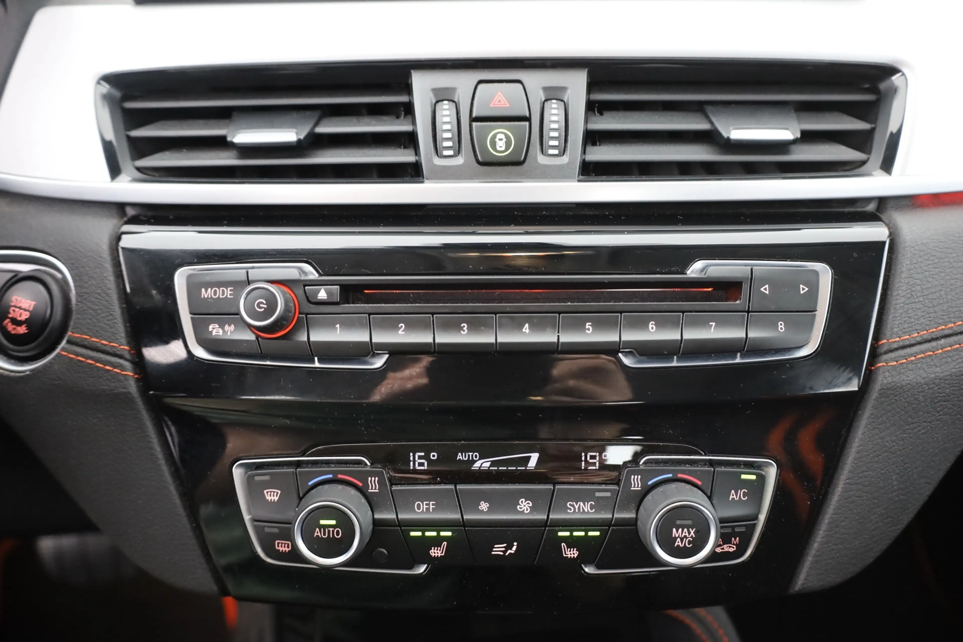 BMW X1 xDrive 20 d Sport Line LED Navi Kamera — photo 12
