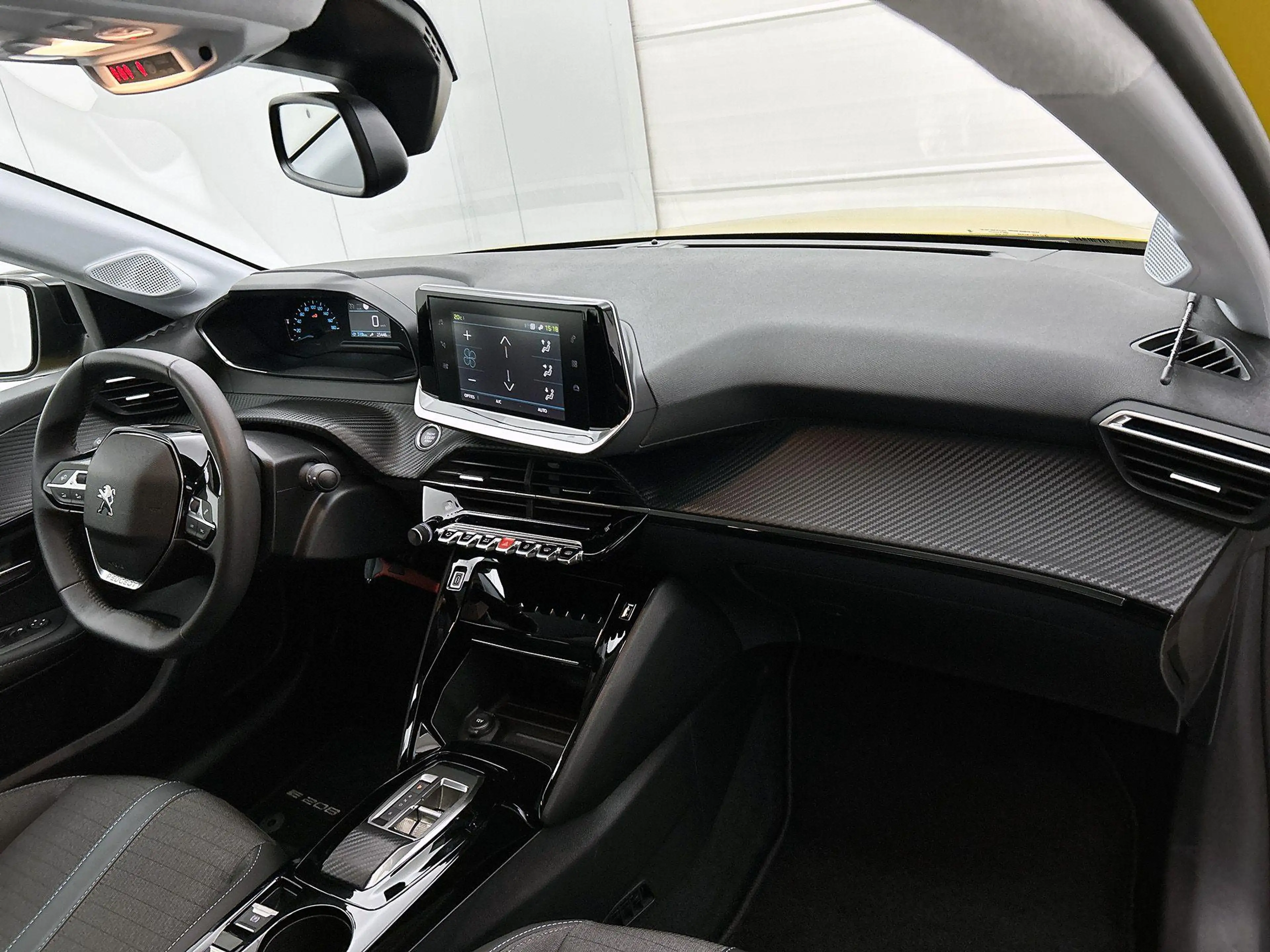 Peugeot e-208 EV Allure 50 kWh 136pk | Lage kilometerstand | Nav — photo 14