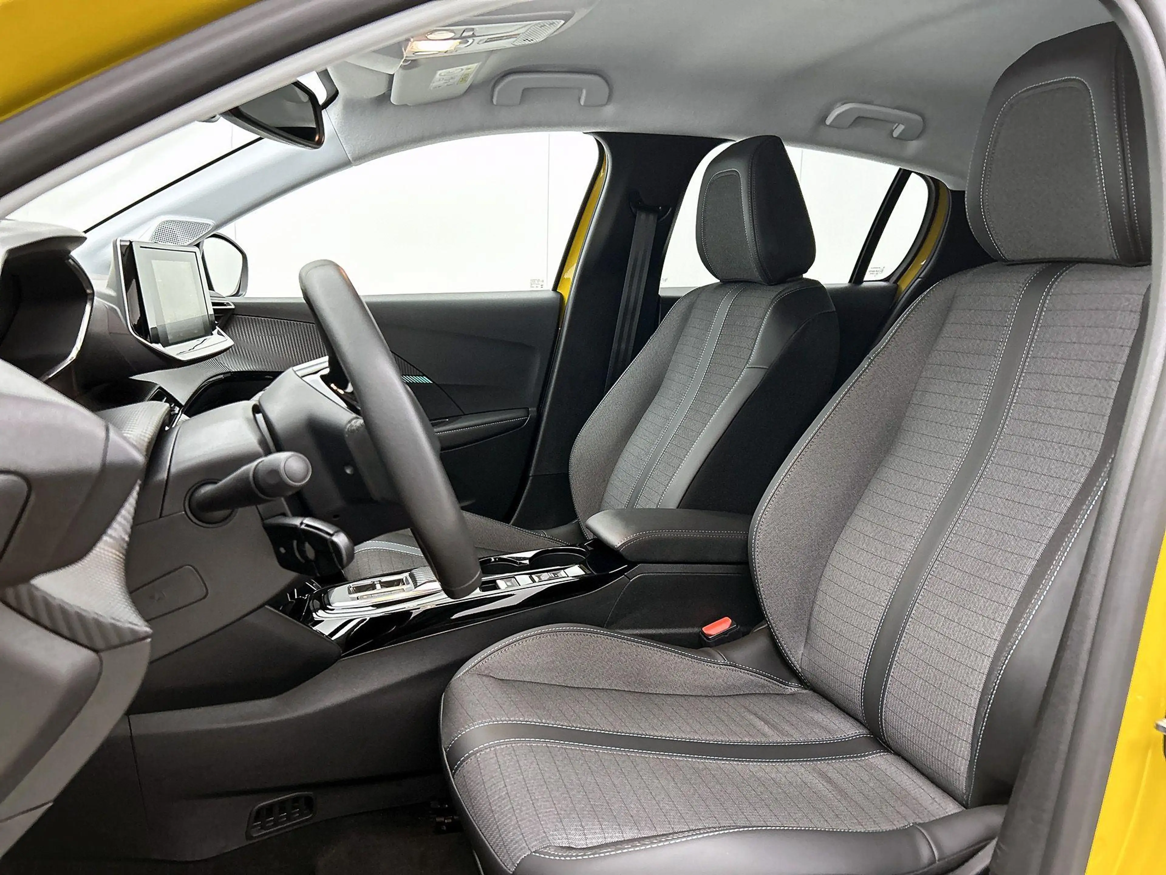 Peugeot e-208 EV Allure 50 kWh 136pk | Lage kilometerstand | Nav — photo 11