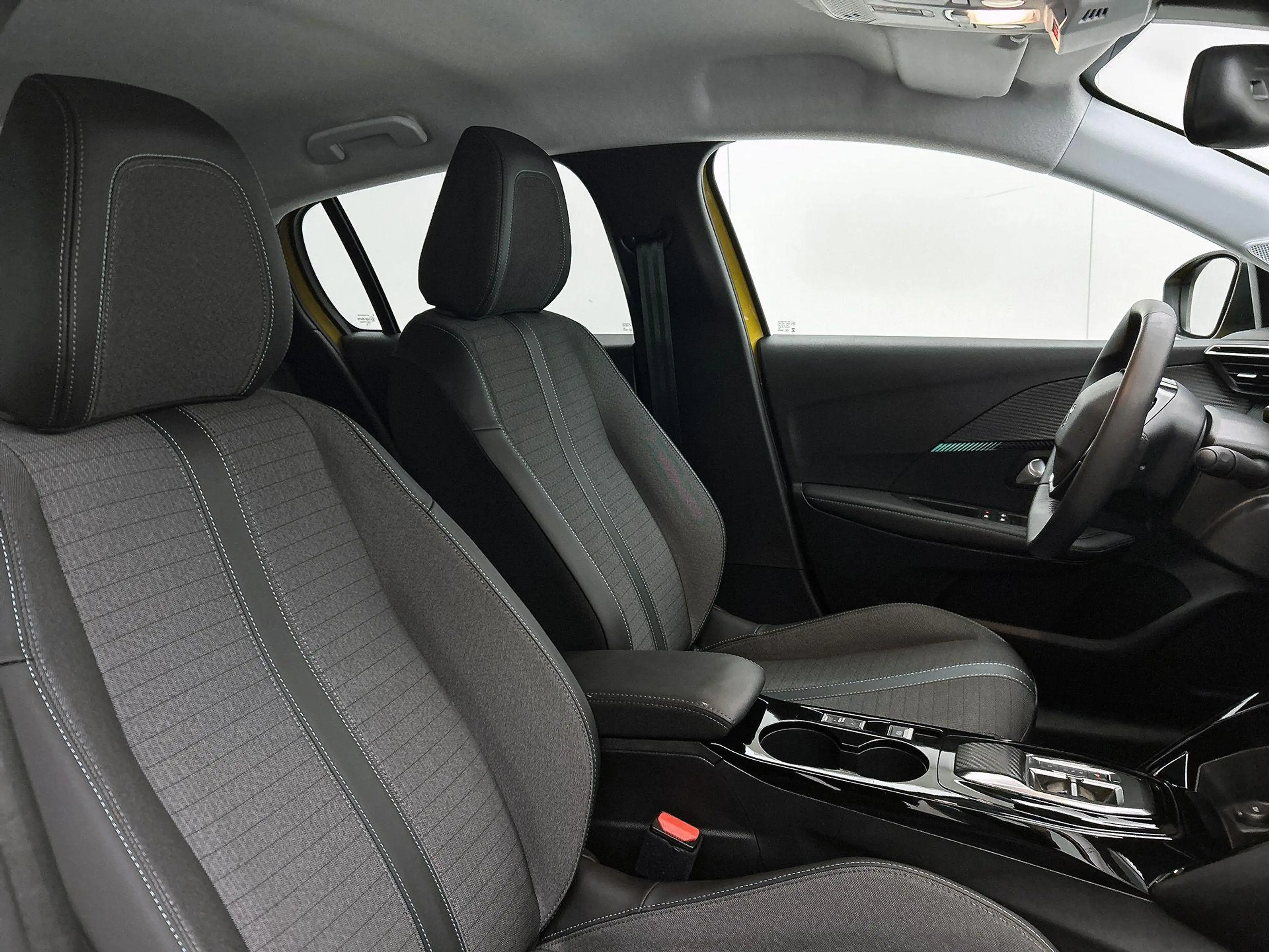 Peugeot e-208 EV Allure 50 kWh 136pk | Lage kilometerstand | Nav — photo 15